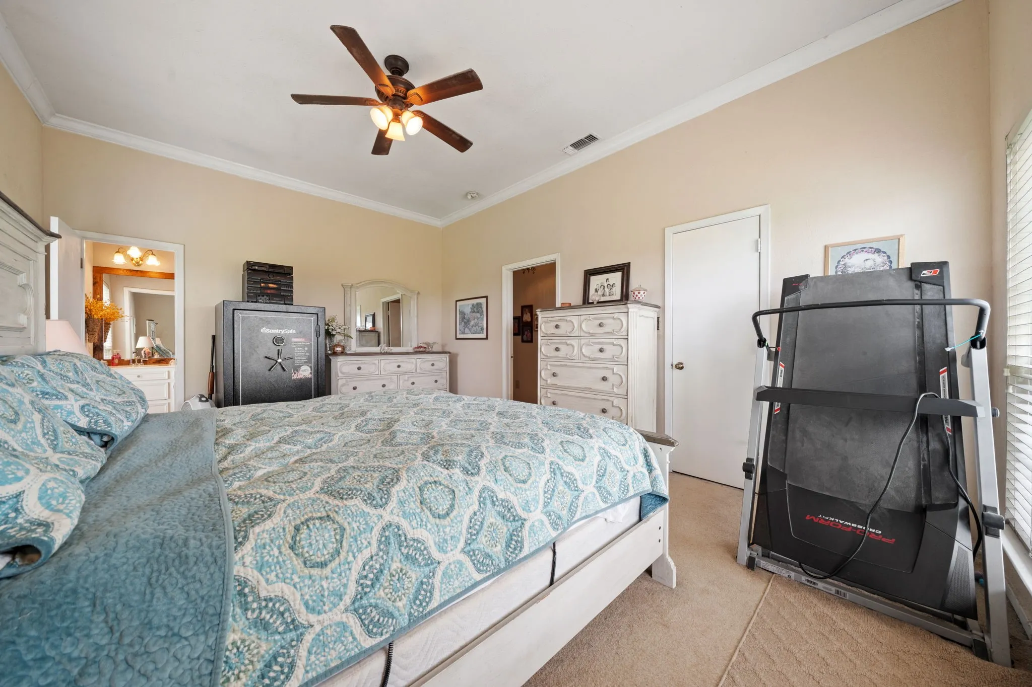 Single Family Residence For Sale in Hunt County , 404 Fm 1566 W, Wolfe City, Texas 75496, 2 Bedrooms, 2 Bathrooms, Garage spaces, 1,628 Sqft, built in 1965, Price $1,200,000, mls#21262261, Real Estate Agent in Wolfe City, Homes For Sale in Hunt county, Homes For Sale in Wolfe City, Realtor in Wolfe City Texas, Real Estate Brokerage Independent Realty Texas, Luminita Cordes Realtor