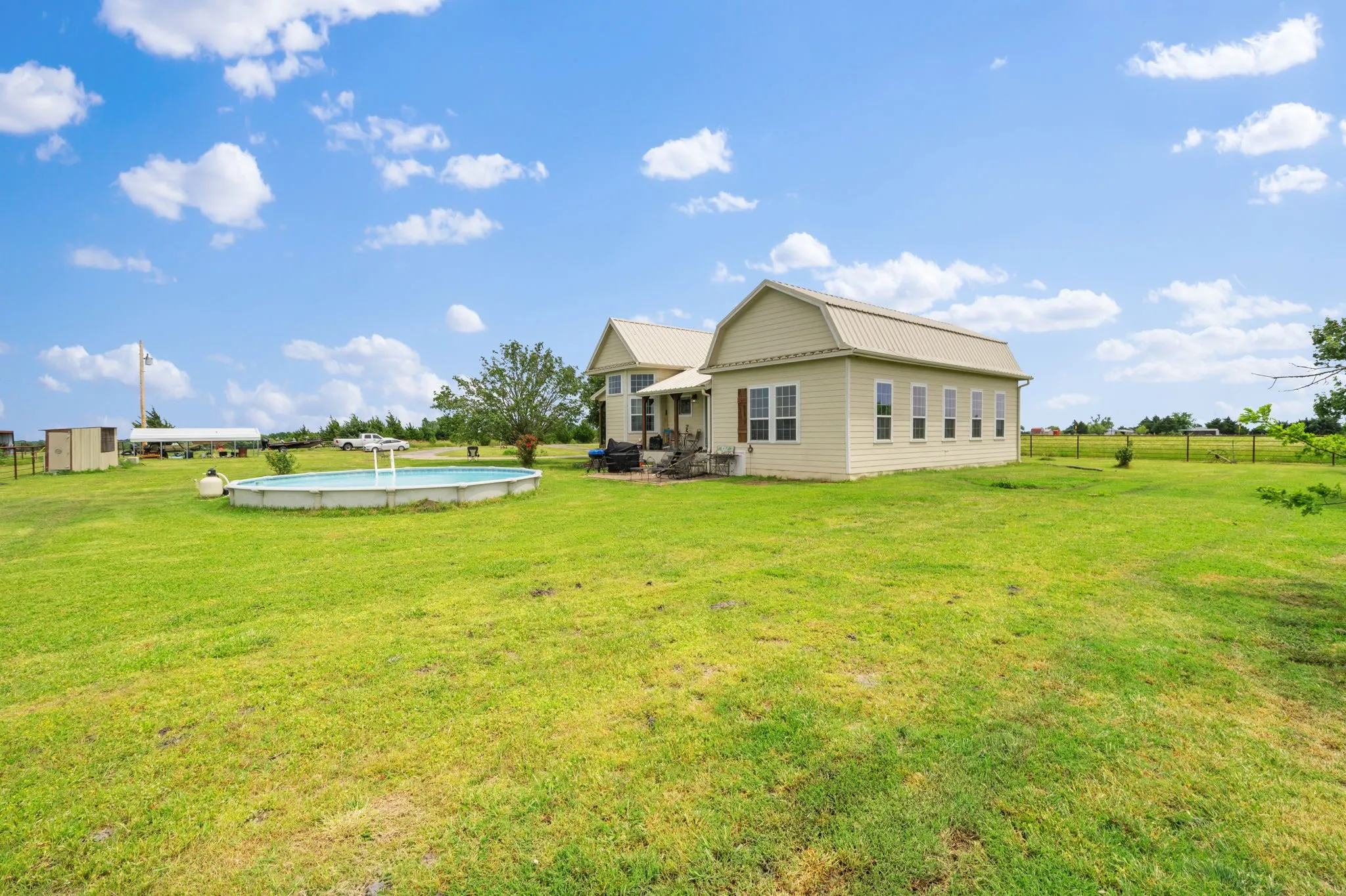 Single Family Residence For Sale in Hunt County , 404 Fm 1566 W, Wolfe City, Texas 75496, 2 Bedrooms, 2 Bathrooms, Garage spaces, 1,628 Sqft, built in 1965, Price $1,200,000, mls#21262261, Real Estate Agent in Wolfe City, Homes For Sale in Hunt county, Homes For Sale in Wolfe City, Realtor in Wolfe City Texas, Real Estate Brokerage Independent Realty Texas, Luminita Cordes Realtor