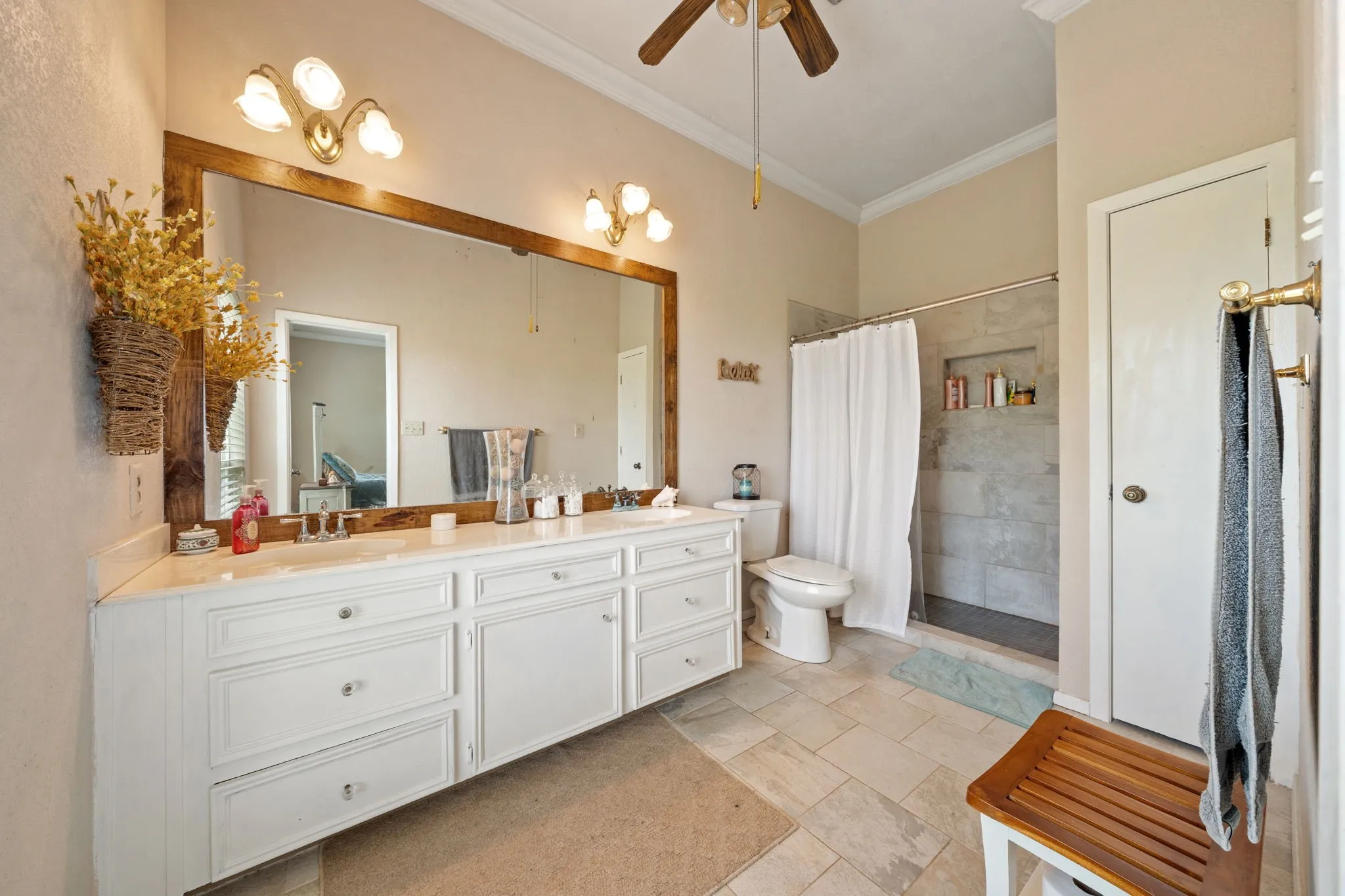 Single Family Residence For Sale in Hunt County , 404 Fm 1566 W, Wolfe City, Texas 75496, 2 Bedrooms, 2 Bathrooms, Garage spaces, 1,628 Sqft, built in 1965, Price $1,200,000, mls#21262261, Real Estate Agent in Wolfe City, Homes For Sale in Hunt county, Homes For Sale in Wolfe City, Realtor in Wolfe City Texas, Real Estate Brokerage Independent Realty Texas, Luminita Cordes Realtor