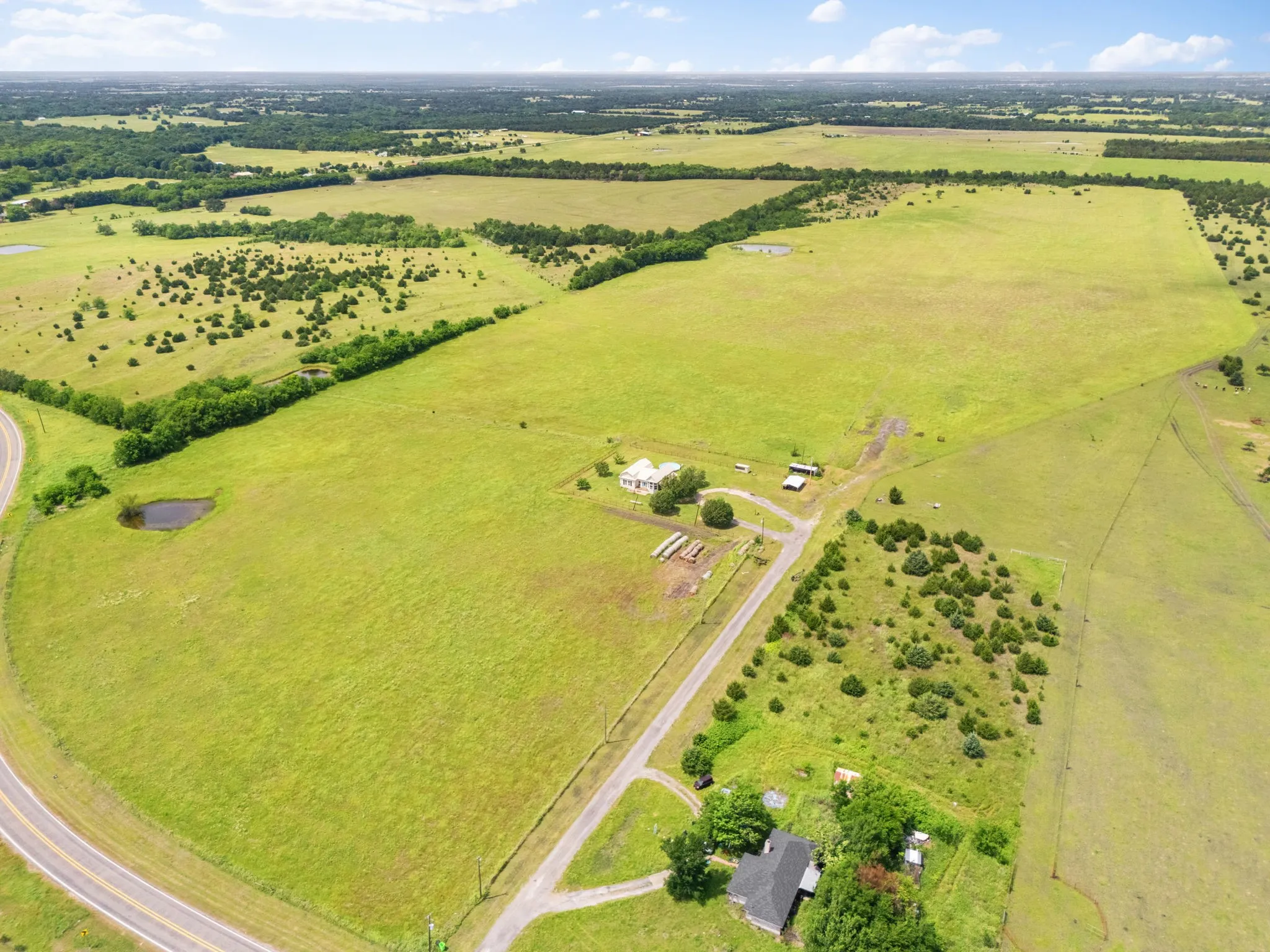 Single Family Residence For Sale in Hunt County , 404 Fm 1566 W, Wolfe City, Texas 75496, 2 Bedrooms, 2 Bathrooms, Garage spaces, 1,628 Sqft, built in 1965, Price $1,200,000, mls#21262261, Real Estate Agent in Wolfe City, Homes For Sale in Hunt county, Homes For Sale in Wolfe City, Realtor in Wolfe City Texas, Real Estate Brokerage Independent Realty Texas, Luminita Cordes Realtor