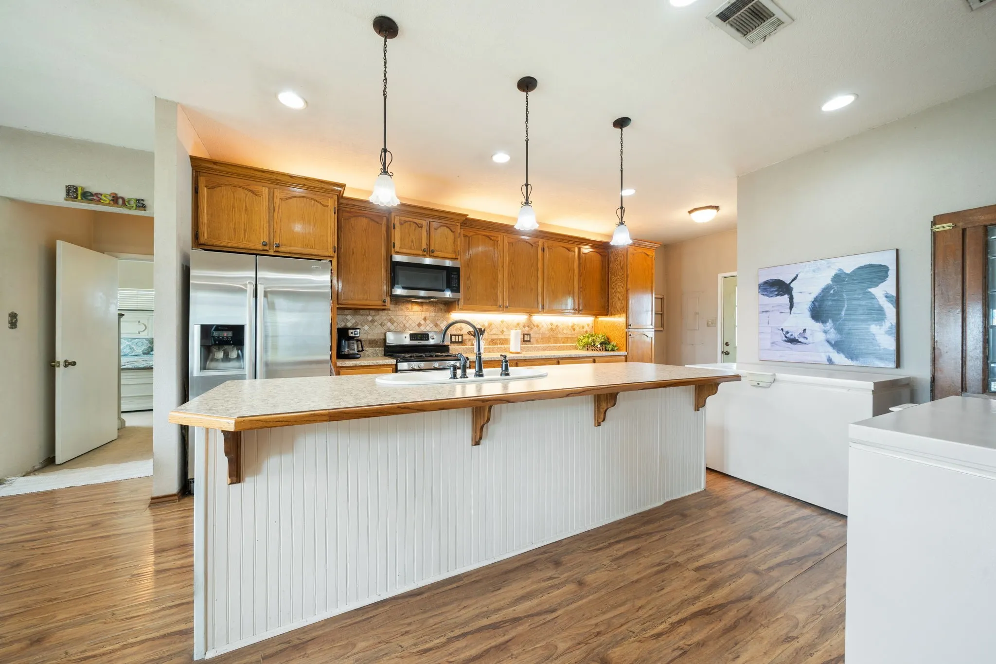 Single Family Residence For Sale in Hunt County , 404 Fm 1566 W, Wolfe City, Texas 75496, 2 Bedrooms, 2 Bathrooms, Garage spaces, 1,628 Sqft, built in 1965, Price $1,200,000, mls#21262261, Real Estate Agent in Wolfe City, Homes For Sale in Hunt county, Homes For Sale in Wolfe City, Realtor in Wolfe City Texas, Real Estate Brokerage Independent Realty Texas, Luminita Cordes Realtor