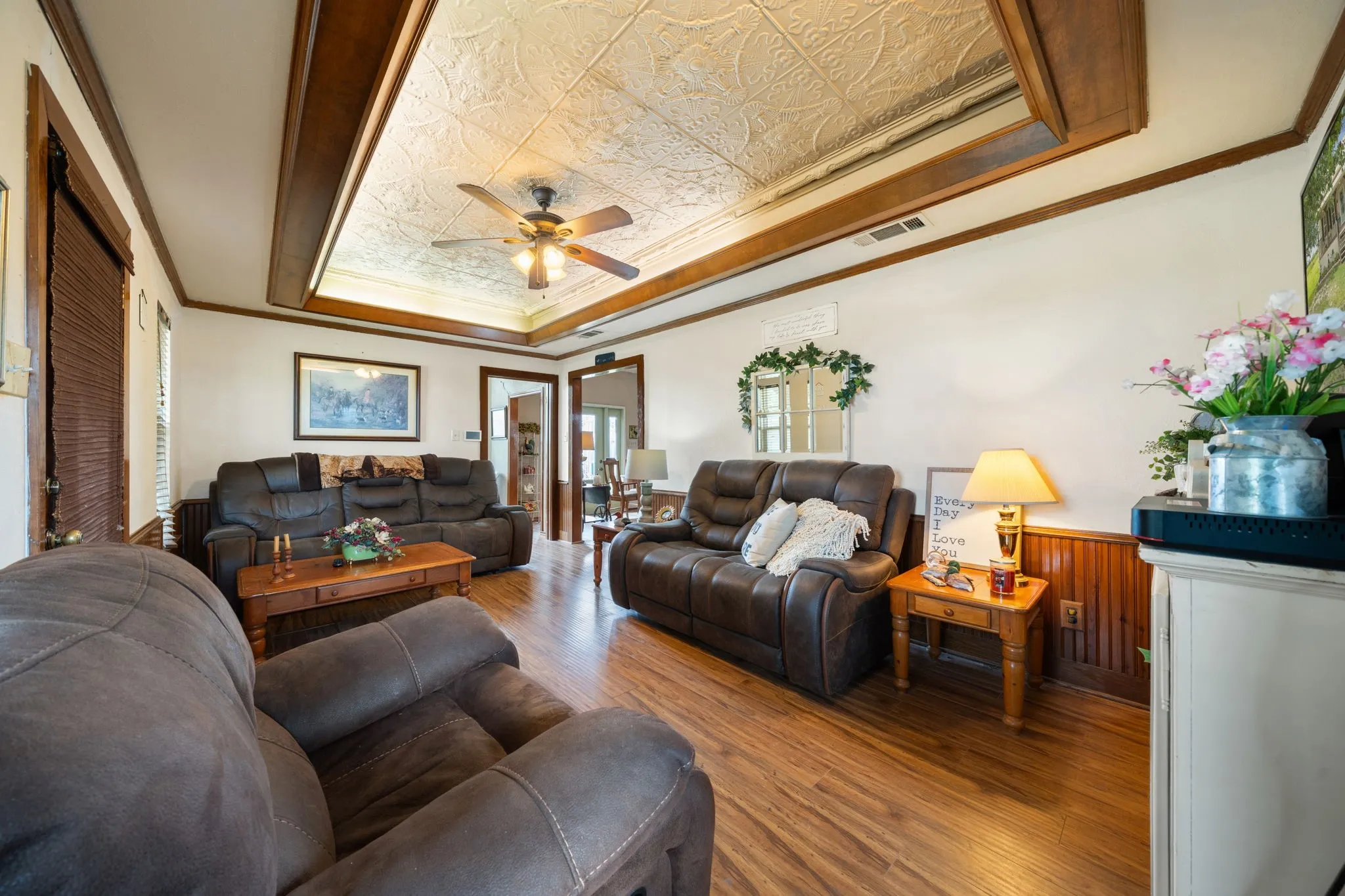 Single Family Residence For Sale in Hunt County , 404 Fm 1566 W, Wolfe City, Texas 75496, 2 Bedrooms, 2 Bathrooms, Garage spaces, 1,628 Sqft, built in 1965, Price $1,200,000, mls#21262261, Real Estate Agent in Wolfe City, Homes For Sale in Hunt county, Homes For Sale in Wolfe City, Realtor in Wolfe City Texas, Real Estate Brokerage Independent Realty Texas, Luminita Cordes Realtor