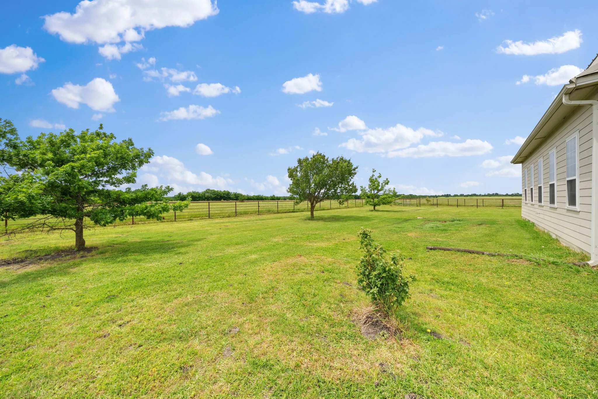 Single Family Residence For Sale in Hunt County , 404 Fm 1566 W, Wolfe City, Texas 75496, 2 Bedrooms, 2 Bathrooms, Garage spaces, 1,628 Sqft, built in 1965, Price $1,200,000, mls#21262261, Real Estate Agent in Wolfe City, Homes For Sale in Hunt county, Homes For Sale in Wolfe City, Realtor in Wolfe City Texas, Real Estate Brokerage Independent Realty Texas, Luminita Cordes Realtor