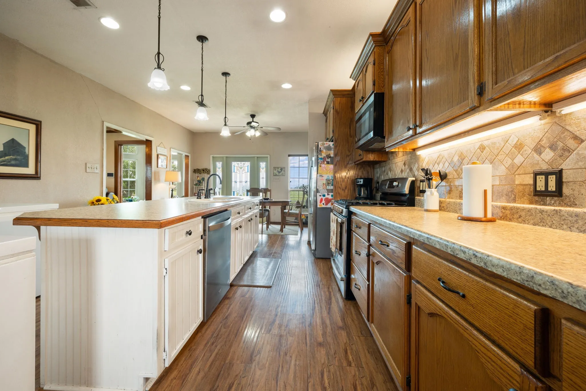 Single Family Residence For Sale in Hunt County , 404 Fm 1566 W, Wolfe City, Texas 75496, 2 Bedrooms, 2 Bathrooms, Garage spaces, 1,628 Sqft, built in 1965, Price $1,200,000, mls#21262261, Real Estate Agent in Wolfe City, Homes For Sale in Hunt county, Homes For Sale in Wolfe City, Realtor in Wolfe City Texas, Real Estate Brokerage Independent Realty Texas, Luminita Cordes Realtor