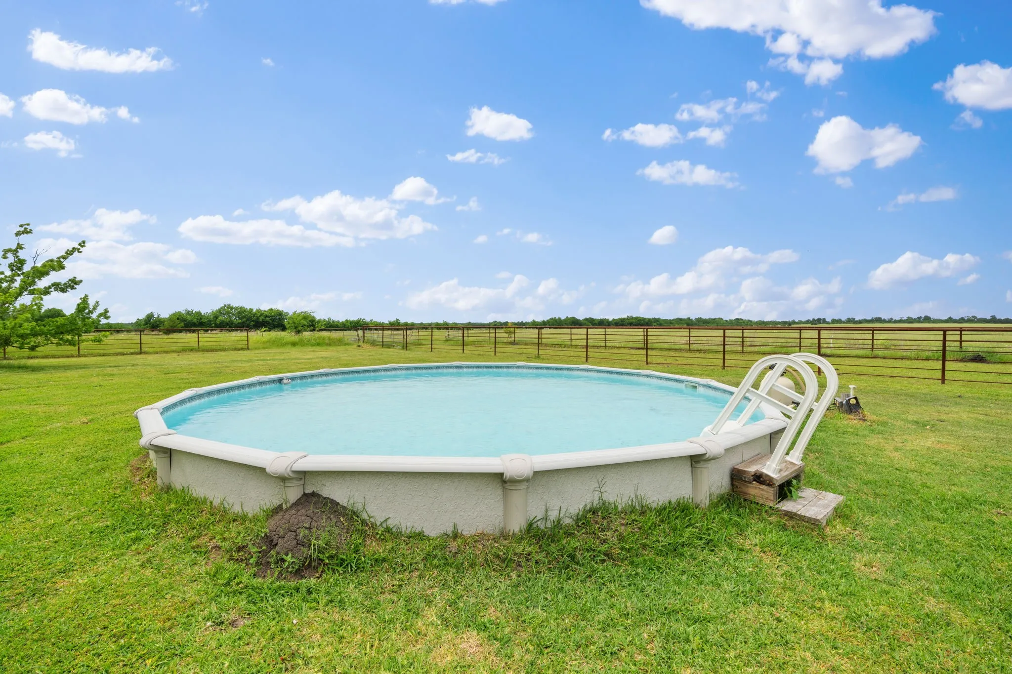 Single Family Residence For Sale in Hunt County , 404 Fm 1566 W, Wolfe City, Texas 75496, 2 Bedrooms, 2 Bathrooms, Garage spaces, 1,628 Sqft, built in 1965, Price $1,200,000, mls#21262261, Real Estate Agent in Wolfe City, Homes For Sale in Hunt county, Homes For Sale in Wolfe City, Realtor in Wolfe City Texas, Real Estate Brokerage Independent Realty Texas, Luminita Cordes Realtor