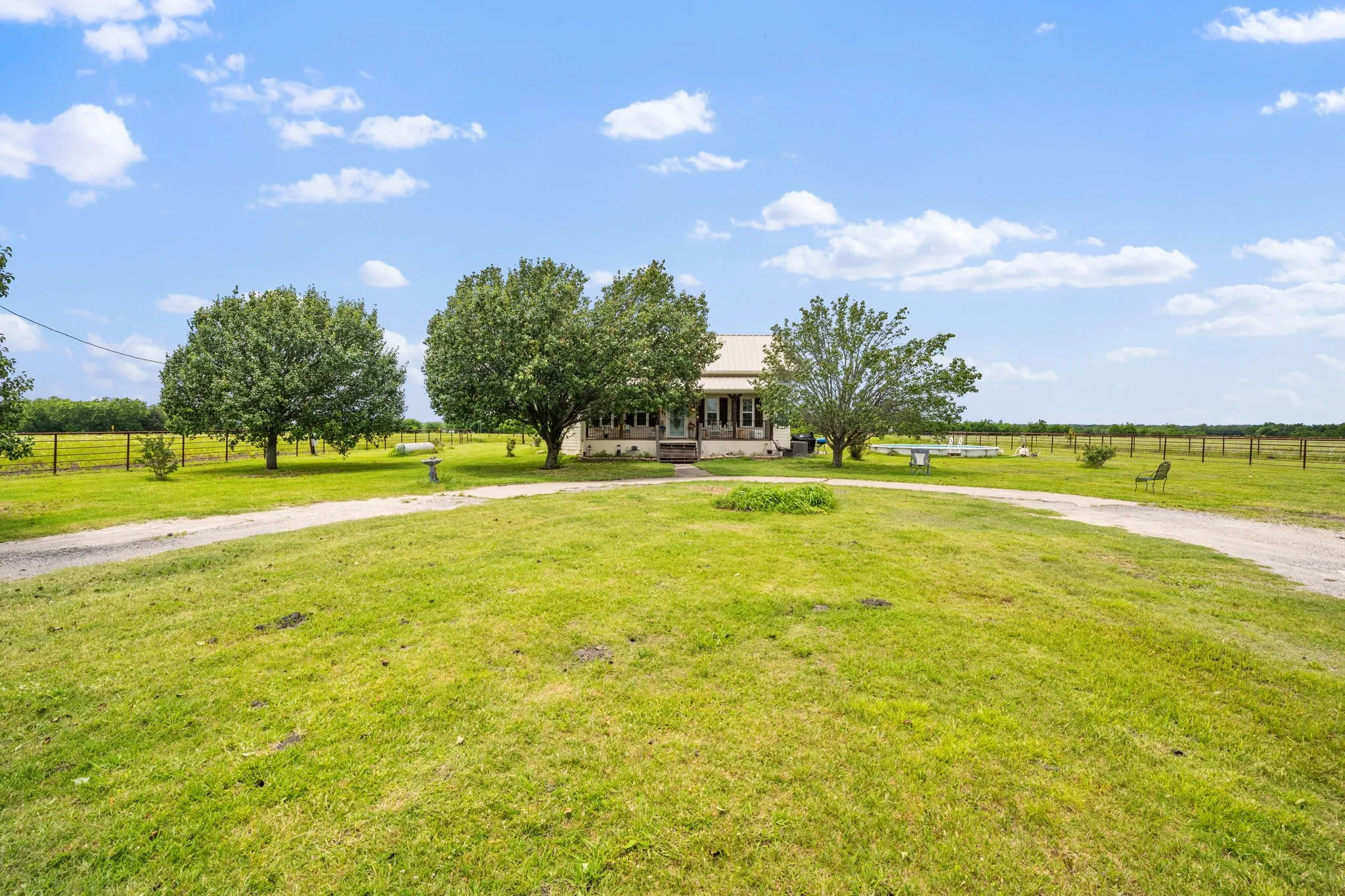 Single Family Residence For Sale in Hunt County , 404 Fm 1566 W, Wolfe City, Texas 75496, 2 Bedrooms, 2 Bathrooms, Garage spaces, 1,628 Sqft, built in 1965, Price $1,200,000, mls#21262261, Real Estate Agent in Wolfe City, Homes For Sale in Hunt county, Homes For Sale in Wolfe City, Realtor in Wolfe City Texas, Real Estate Brokerage Independent Realty Texas, Luminita Cordes Realtor