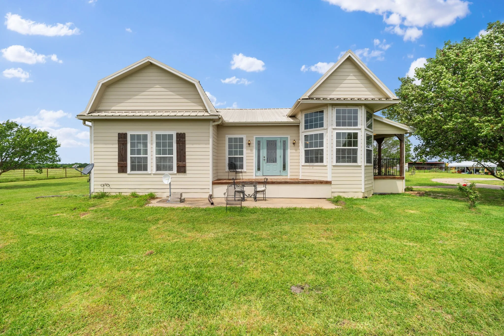 Single Family Residence For Sale in Hunt County , 404 Fm 1566 W, Wolfe City, Texas 75496, 2 Bedrooms, 2 Bathrooms, Garage spaces, 1,628 Sqft, built in 1965, Price $1,200,000, mls#21262261, Real Estate Agent in Wolfe City, Homes For Sale in Hunt county, Homes For Sale in Wolfe City, Realtor in Wolfe City Texas, Real Estate Brokerage Independent Realty Texas, Luminita Cordes Realtor