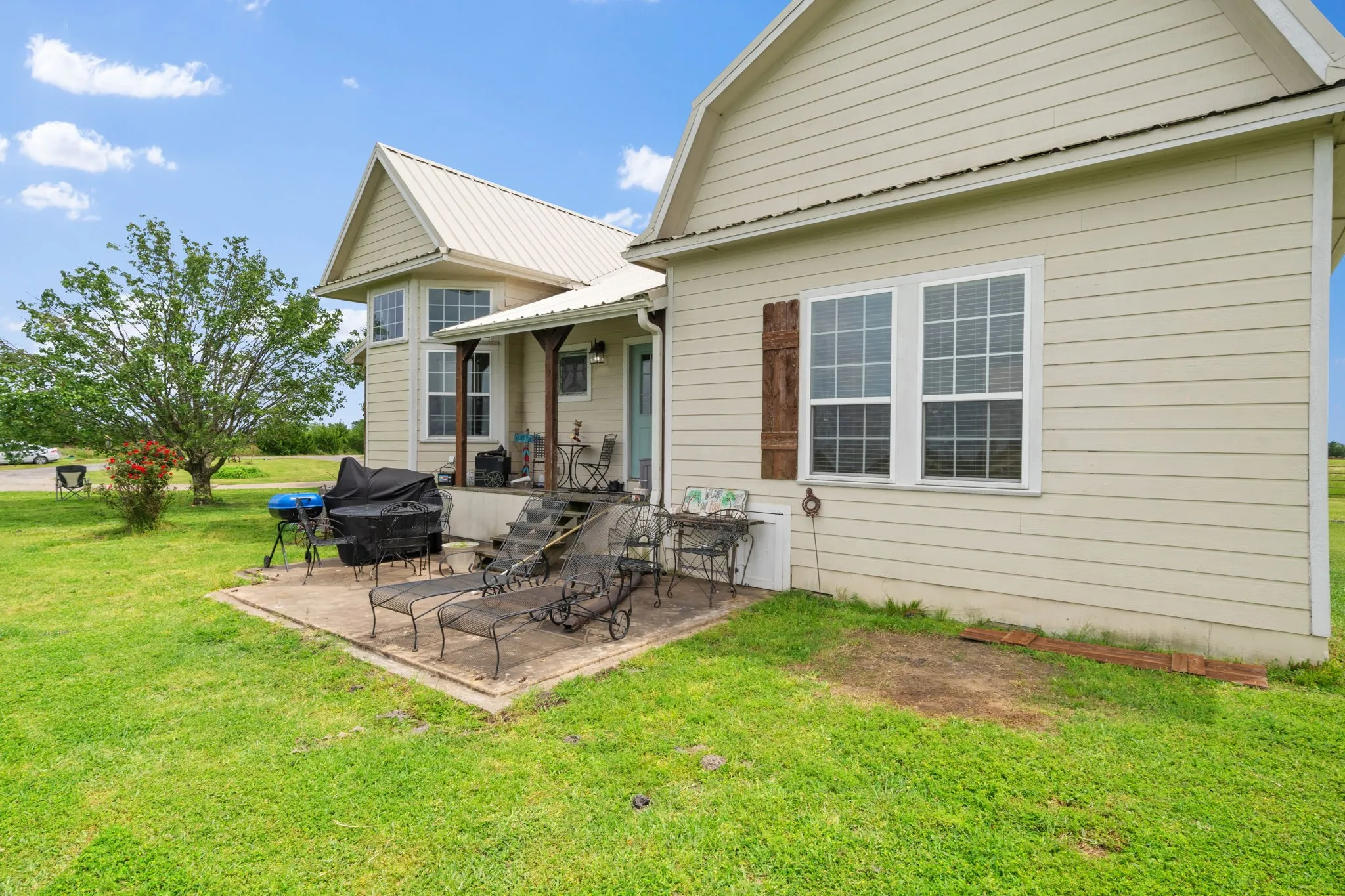 Single Family Residence For Sale in Hunt County , 404 Fm 1566 W, Wolfe City, Texas 75496, 2 Bedrooms, 2 Bathrooms, Garage spaces, 1,628 Sqft, built in 1965, Price $1,200,000, mls#21262261, Real Estate Agent in Wolfe City, Homes For Sale in Hunt county, Homes For Sale in Wolfe City, Realtor in Wolfe City Texas, Real Estate Brokerage Independent Realty Texas, Luminita Cordes Realtor