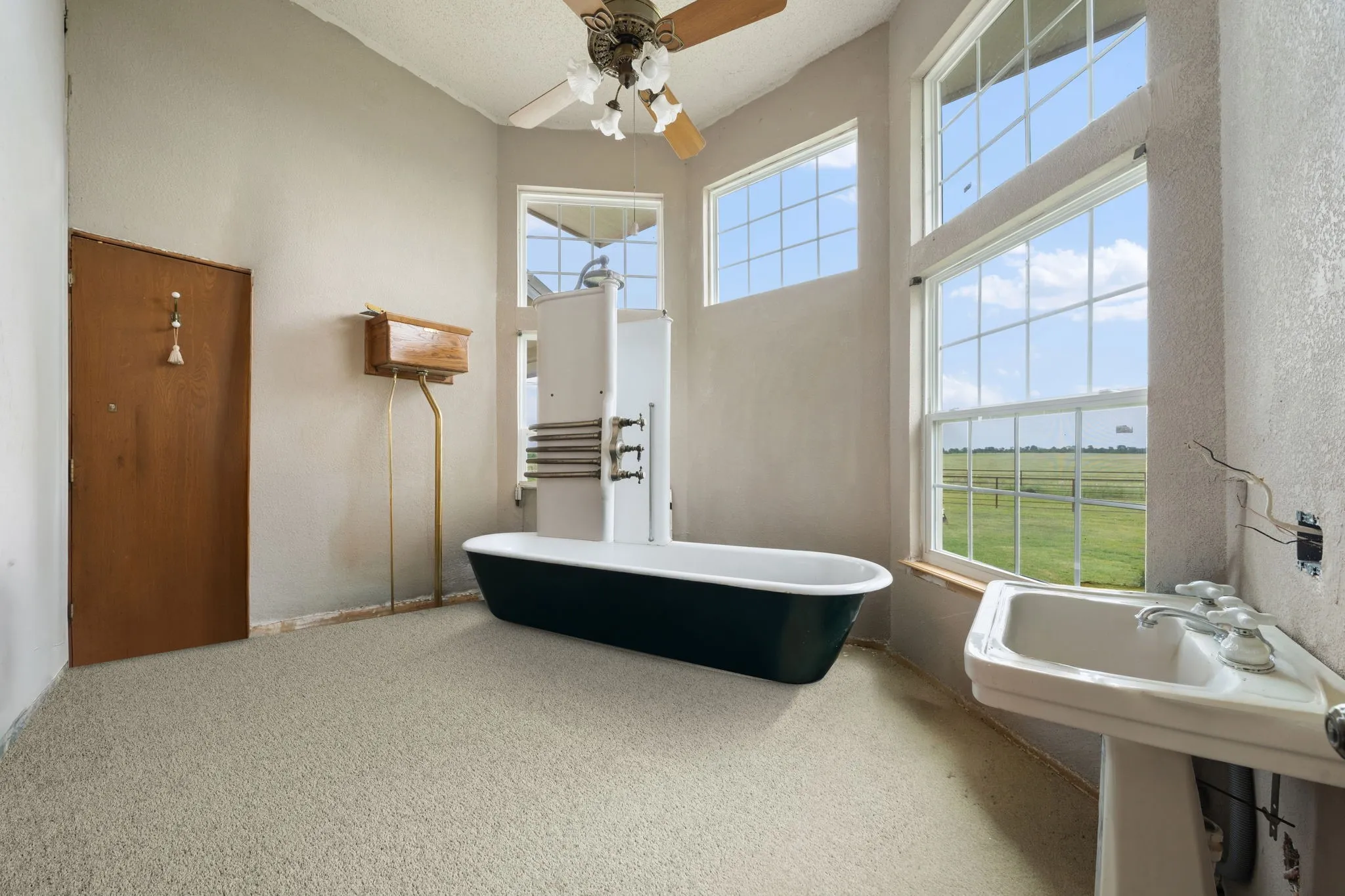 Single Family Residence For Sale in Hunt County , 404 Fm 1566 W, Wolfe City, Texas 75496, 2 Bedrooms, 2 Bathrooms, Garage spaces, 1,628 Sqft, built in 1965, Price $1,200,000, mls#21262261, Real Estate Agent in Wolfe City, Homes For Sale in Hunt county, Homes For Sale in Wolfe City, Realtor in Wolfe City Texas, Real Estate Brokerage Independent Realty Texas, Luminita Cordes Realtor