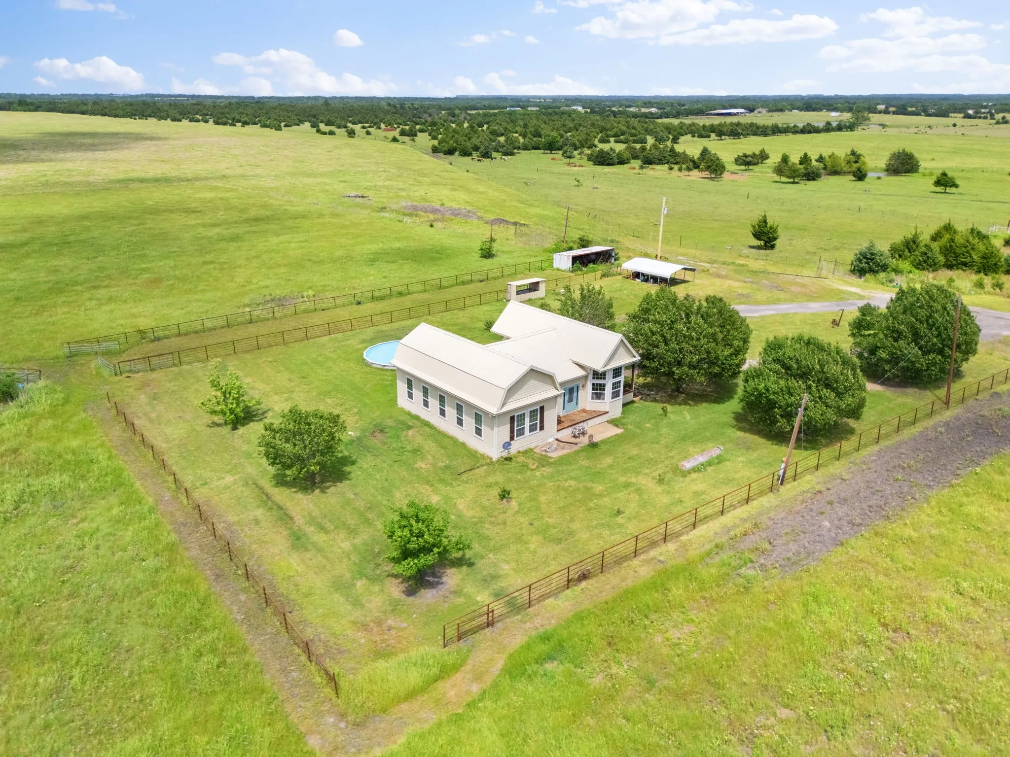Single Family Residence For Sale in Hunt County , 404 Fm 1566 W, Wolfe City, Texas 75496, 2 Bedrooms, 2 Bathrooms, Garage spaces, 1,628 Sqft, built in 1965, Price $1,200,000, mls#21262261, Real Estate Agent in Wolfe City, Homes For Sale in Hunt county, Homes For Sale in Wolfe City, Realtor in Wolfe City Texas, Real Estate Brokerage Independent Realty Texas, Luminita Cordes Realtor