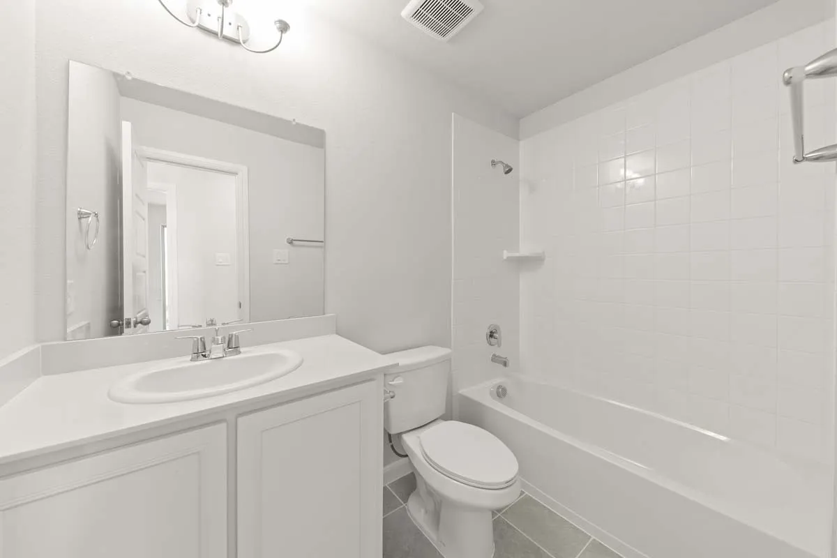16-475-shady-square-lavon-tx-full-bathroom