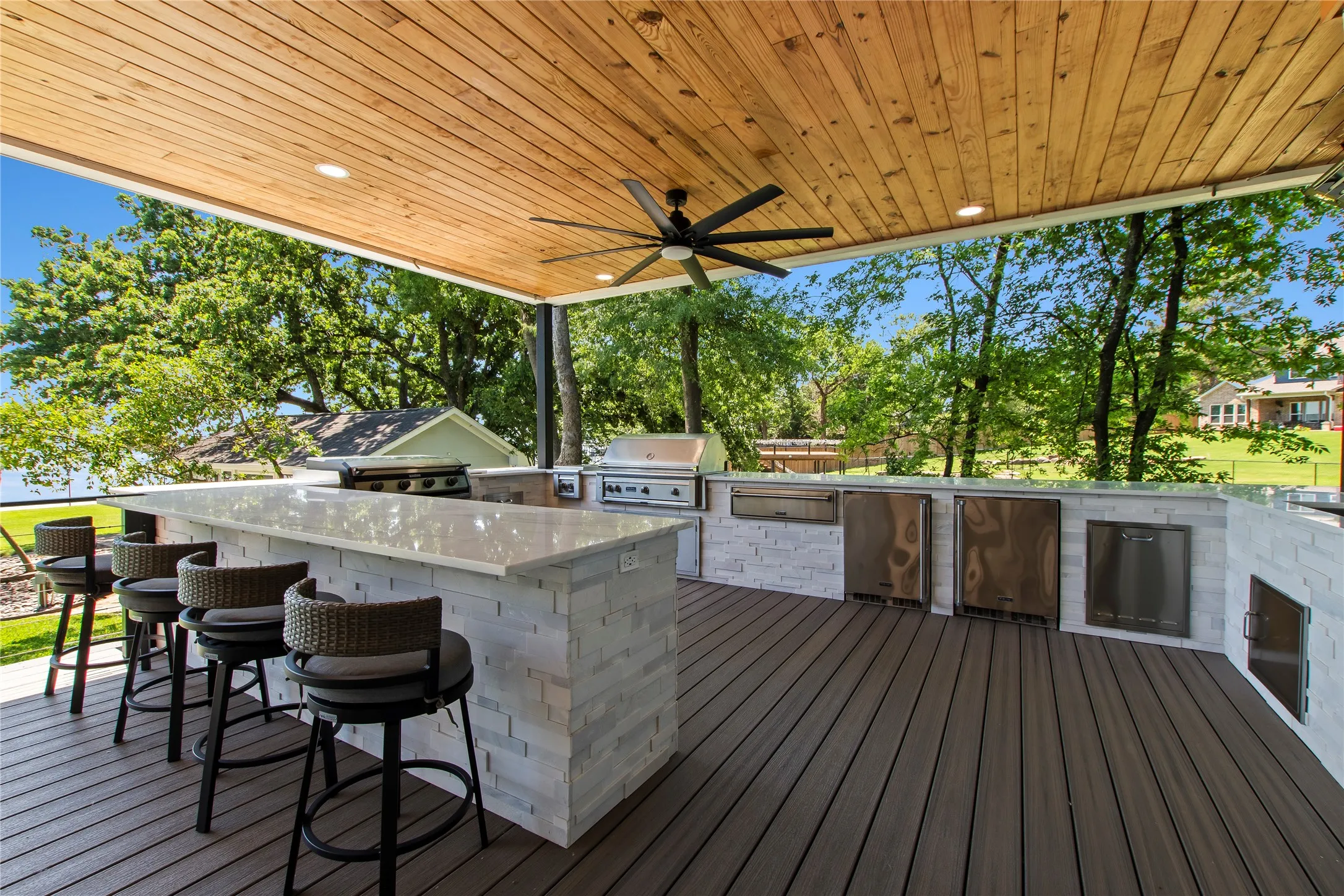 Outdoor kitchen equipped with premium Viking appliances.