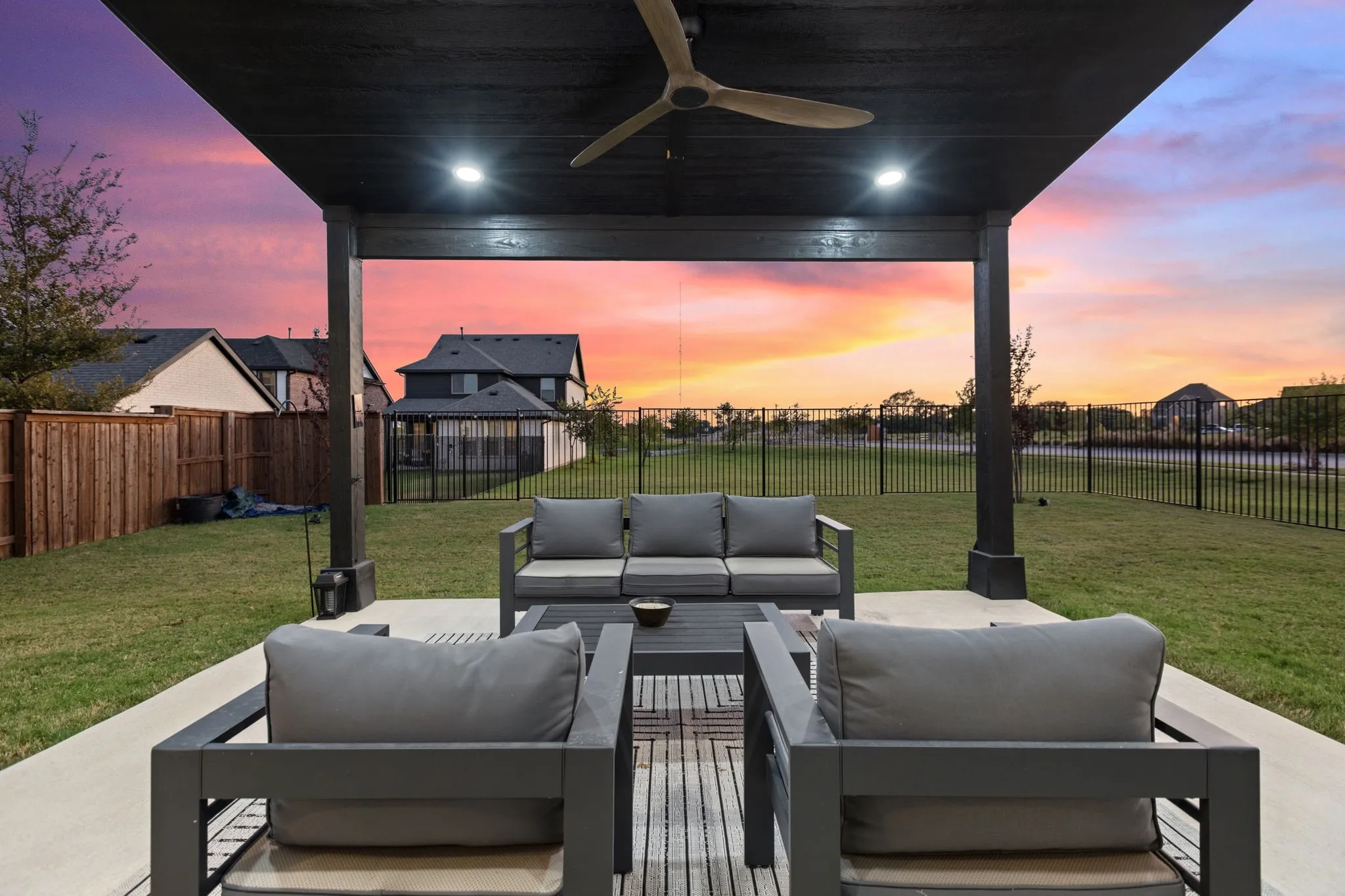 Single Family Residence For Sale in Grayson County , 1725 Mcdougall Creek, Van Alstyne, Texas 75495, 4 Bedroom, 2 Bathroom, 2 Garage spaces, 2,240 Sqft, built in 2021, mls#21265235, Real Estate Agent in Van Alstyne, Homes For Sale in Grayson county, Homes For Sale in Van Alstyne, Realtor in Van Alstyne Texas, Real Estate Brokerage Independent Realty Texas, Luminita Cordes Realtor