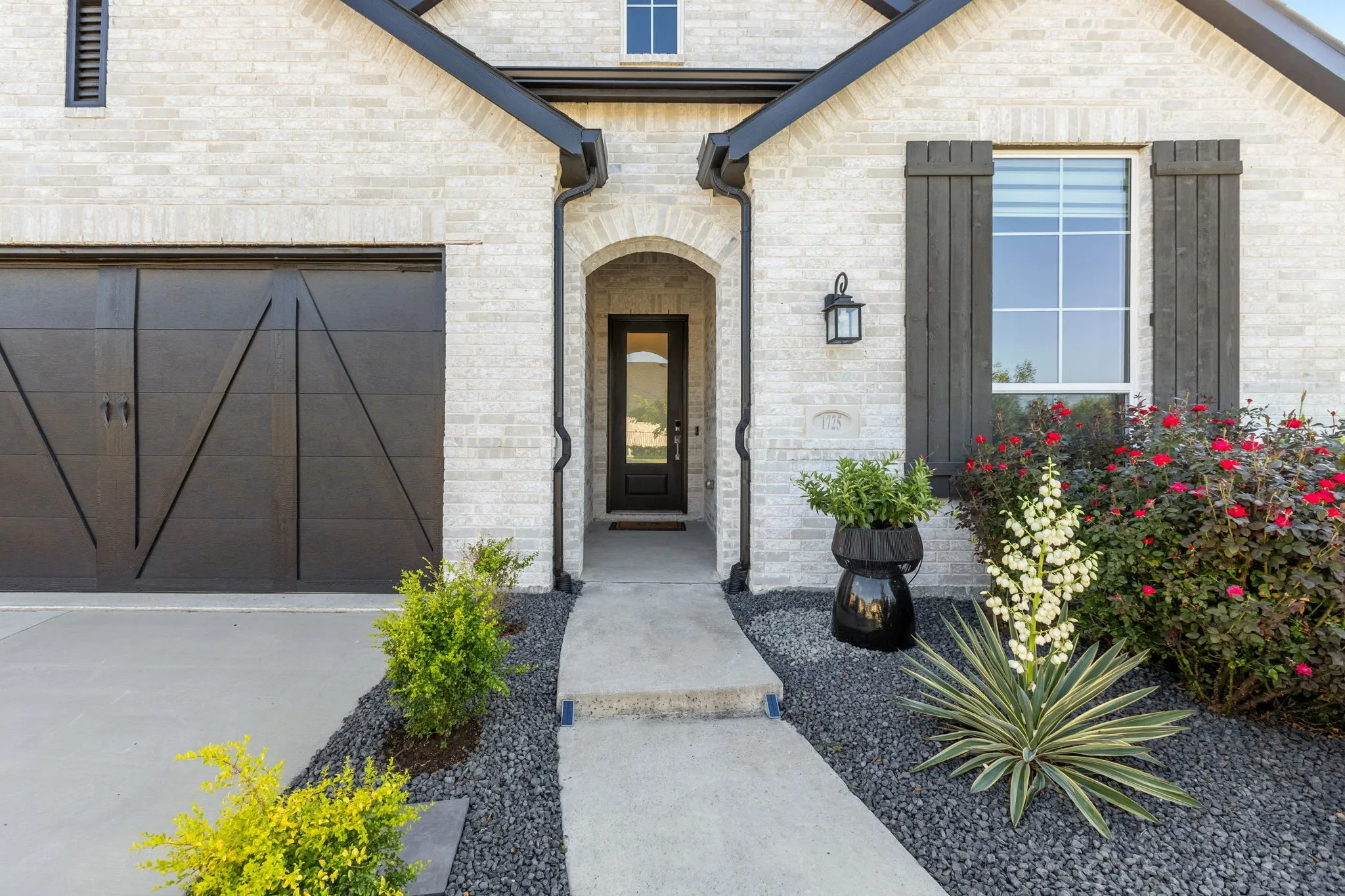 Single Family Residence For Sale in Grayson County , 1725 Mcdougall Creek, Van Alstyne, Texas 75495, 4 Bedroom, 2 Bathroom, 2 Garage spaces, 2,240 Sqft, built in 2021, mls#21265235, Real Estate Agent in Van Alstyne, Homes For Sale in Grayson county, Homes For Sale in Van Alstyne, Realtor in Van Alstyne Texas, Real Estate Brokerage Independent Realty Texas, Luminita Cordes Realtor