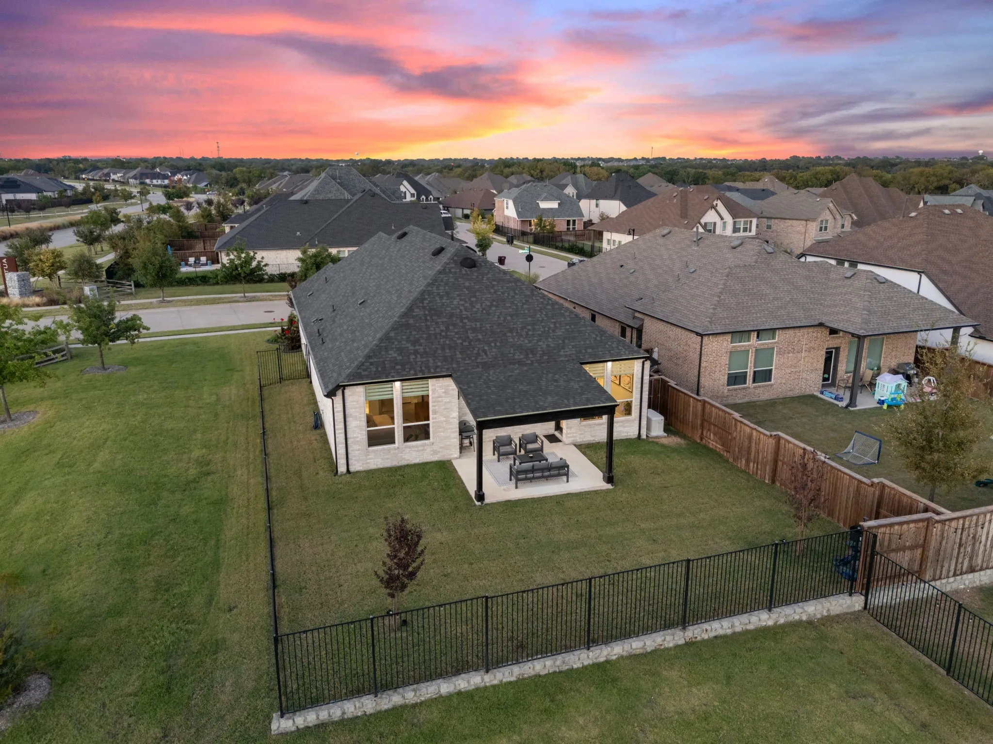 Single Family Residence For Sale in Grayson County , 1725 Mcdougall Creek, Van Alstyne, Texas 75495, 4 Bedroom, 2 Bathroom, 2 Garage spaces, 2,240 Sqft, built in 2021, mls#21265235, Real Estate Agent in Van Alstyne, Homes For Sale in Grayson county, Homes For Sale in Van Alstyne, Realtor in Van Alstyne Texas, Real Estate Brokerage Independent Realty Texas, Luminita Cordes Realtor