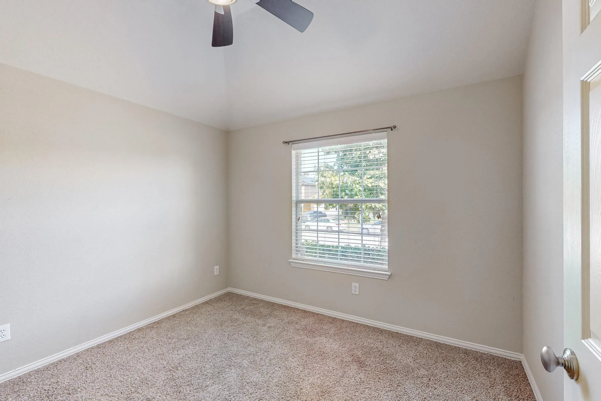 Single Family Residence For Rent in Denton County , 14609 Frisco Ranch Drive, Little Elm, Texas 75068, 4 Bedrooms, 3 Bathrooms, 2 Garage spaces, 3,244 Sqft, built in 2005, Price $2,800, mls#21265294, Real Estate Agent in Little Elm, Homes For Rent in Denton county, Homes For Rent in Little Elm, Realtor in Little Elm Texas, Real Estate Brokerage Independent Realty Texas, Luminita Cordes Realtor