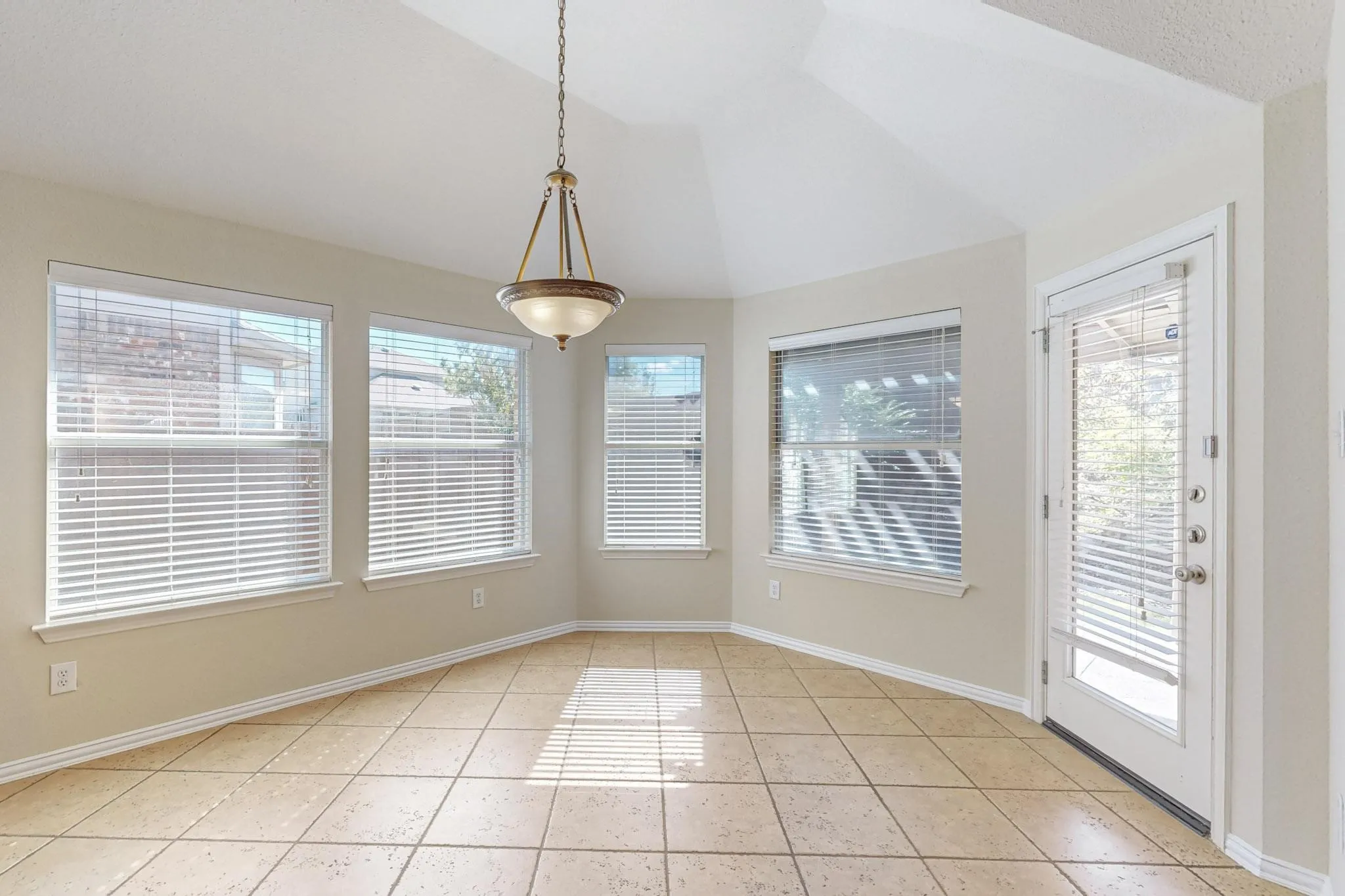 Single Family Residence For Rent in Denton County , 14609 Frisco Ranch Drive, Little Elm, Texas 75068, 4 Bedrooms, 3 Bathrooms, 2 Garage spaces, 3,244 Sqft, built in 2005, Price $2,800, mls#21265294, Real Estate Agent in Little Elm, Homes For Rent in Denton county, Homes For Rent in Little Elm, Realtor in Little Elm Texas, Real Estate Brokerage Independent Realty Texas, Luminita Cordes Realtor