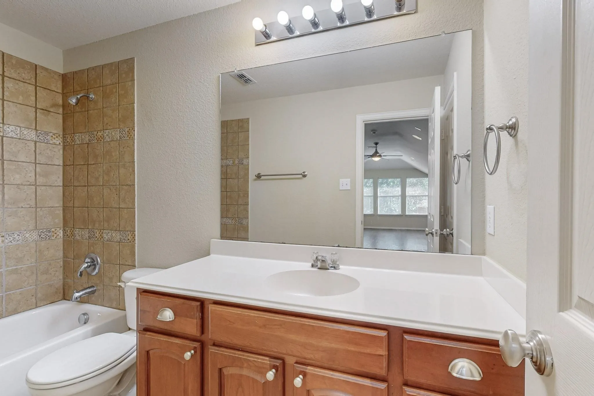 Single Family Residence For Rent in Denton County , 14609 Frisco Ranch Drive, Little Elm, Texas 75068, 4 Bedrooms, 3 Bathrooms, 2 Garage spaces, 3,244 Sqft, built in 2005, Price $2,800, mls#21265294, Real Estate Agent in Little Elm, Homes For Rent in Denton county, Homes For Rent in Little Elm, Realtor in Little Elm Texas, Real Estate Brokerage Independent Realty Texas, Luminita Cordes Realtor