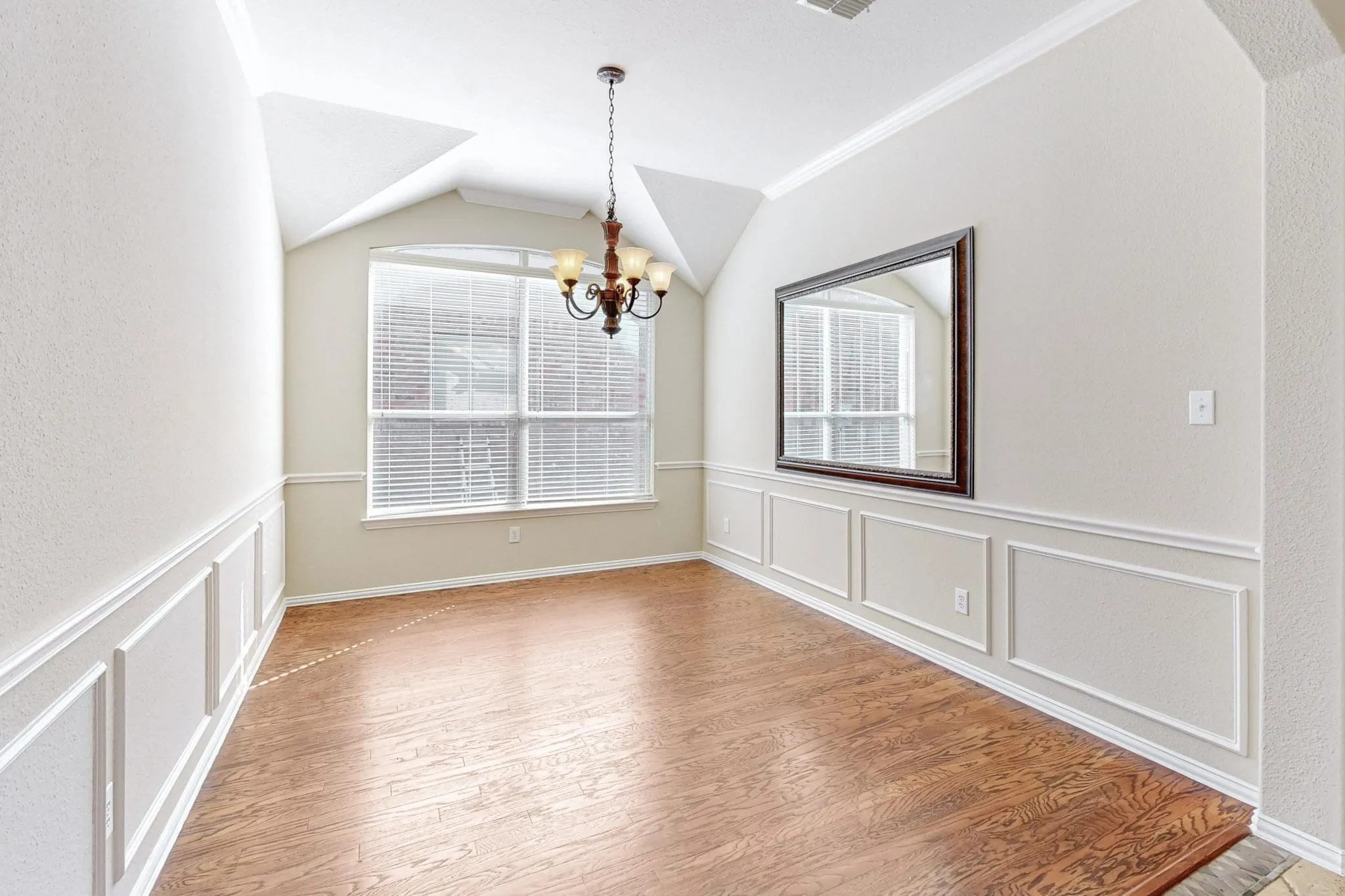 Single Family Residence For Rent in Denton County , 14609 Frisco Ranch Drive, Little Elm, Texas 75068, 4 Bedrooms, 3 Bathrooms, 2 Garage spaces, 3,244 Sqft, built in 2005, Price $2,800, mls#21265294, Real Estate Agent in Little Elm, Homes For Rent in Denton county, Homes For Rent in Little Elm, Realtor in Little Elm Texas, Real Estate Brokerage Independent Realty Texas, Luminita Cordes Realtor