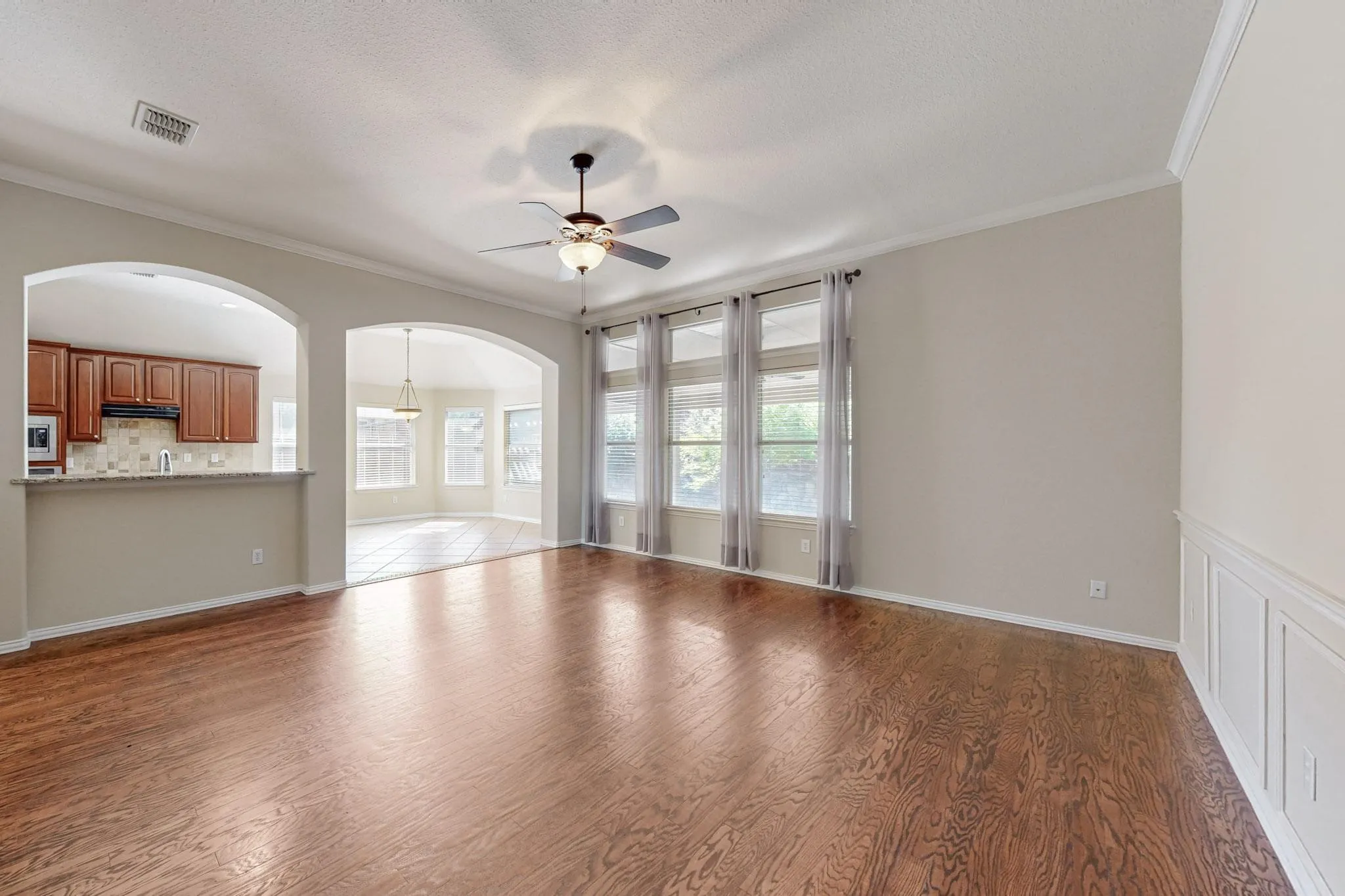 Single Family Residence For Rent in Denton County , 14609 Frisco Ranch Drive, Little Elm, Texas 75068, 4 Bedrooms, 3 Bathrooms, 2 Garage spaces, 3,244 Sqft, built in 2005, Price $2,800, mls#21265294, Real Estate Agent in Little Elm, Homes For Rent in Denton county, Homes For Rent in Little Elm, Realtor in Little Elm Texas, Real Estate Brokerage Independent Realty Texas, Luminita Cordes Realtor