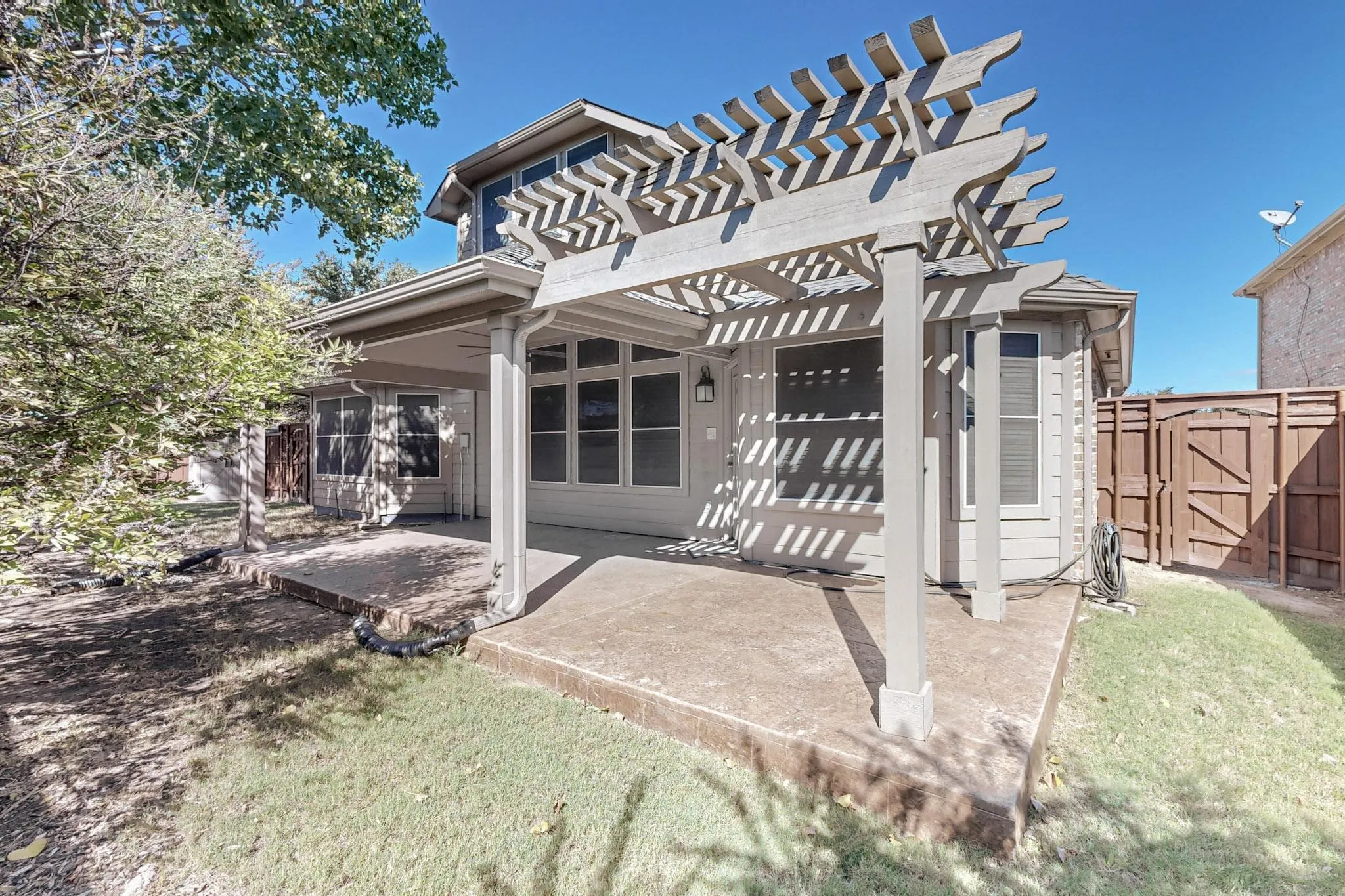 Single Family Residence For Rent in Denton County , 14609 Frisco Ranch Drive, Little Elm, Texas 75068, 4 Bedrooms, 3 Bathrooms, 2 Garage spaces, 3,244 Sqft, built in 2005, Price $2,800, mls#21265294, Real Estate Agent in Little Elm, Homes For Rent in Denton county, Homes For Rent in Little Elm, Realtor in Little Elm Texas, Real Estate Brokerage Independent Realty Texas, Luminita Cordes Realtor