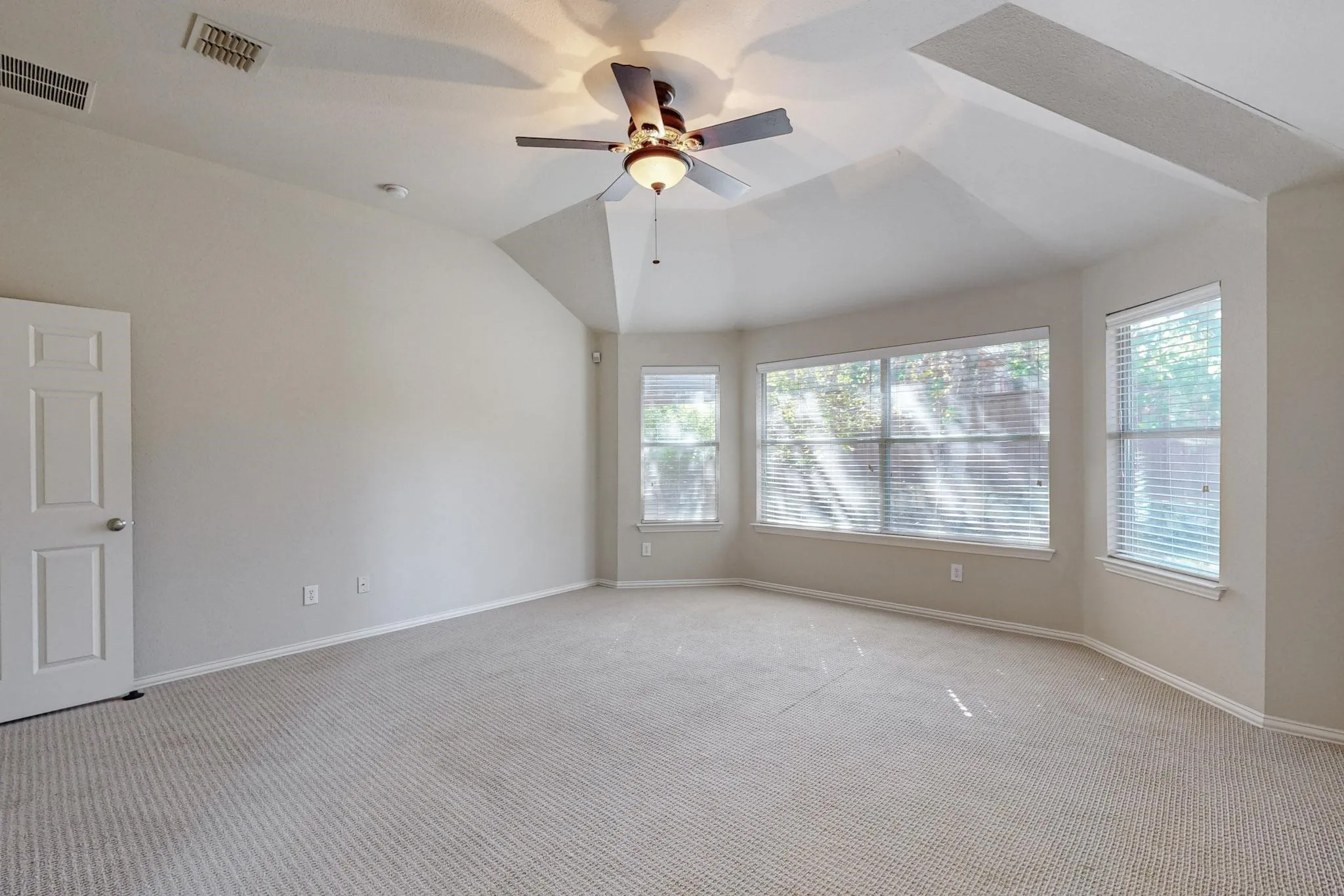 Single Family Residence For Rent in Denton County , 14609 Frisco Ranch Drive, Little Elm, Texas 75068, 4 Bedrooms, 3 Bathrooms, 2 Garage spaces, 3,244 Sqft, built in 2005, Price $2,800, mls#21265294, Real Estate Agent in Little Elm, Homes For Rent in Denton county, Homes For Rent in Little Elm, Realtor in Little Elm Texas, Real Estate Brokerage Independent Realty Texas, Luminita Cordes Realtor