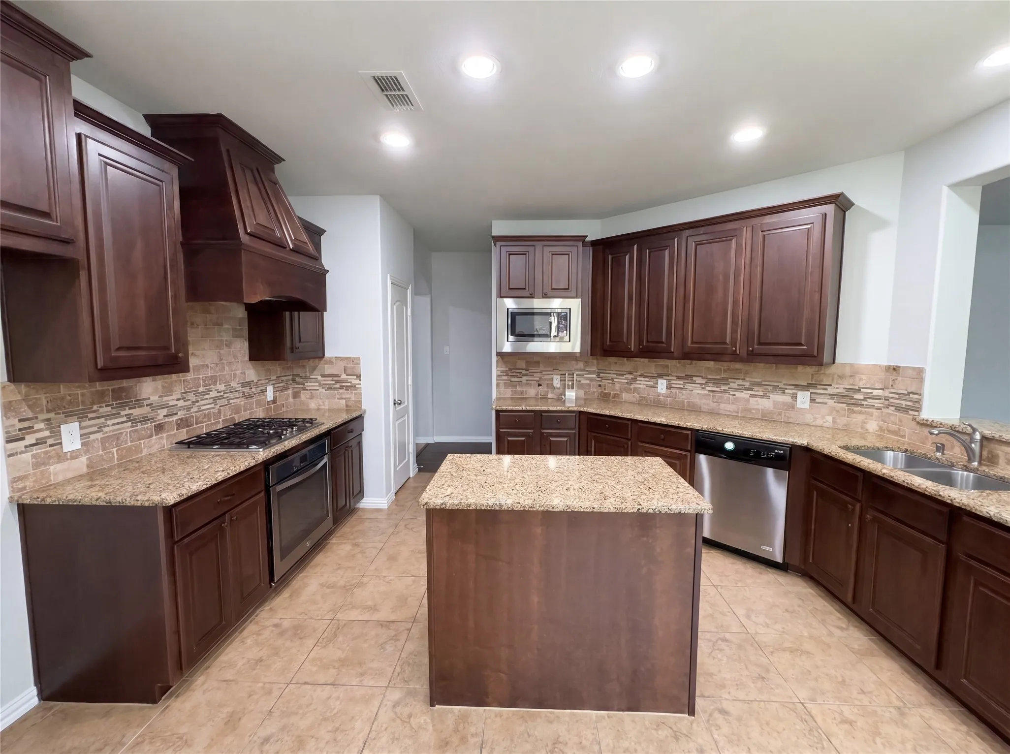 Single Family Residence For Sale in Denton County , 1501 Martin Creek Drive, Little Elm, Texas 75068, 5 Bedroom, 3 Bathroom, 2 Garage spaces, 3,586 Sqft, built in 2013, mls#21265293, Real Estate Agent in Little Elm, Homes For Sale in Denton county, Homes For Sale in Little Elm, Realtor in Little Elm Texas, Real Estate Brokerage Independent Realty Texas, Luminita Cordes Realtor