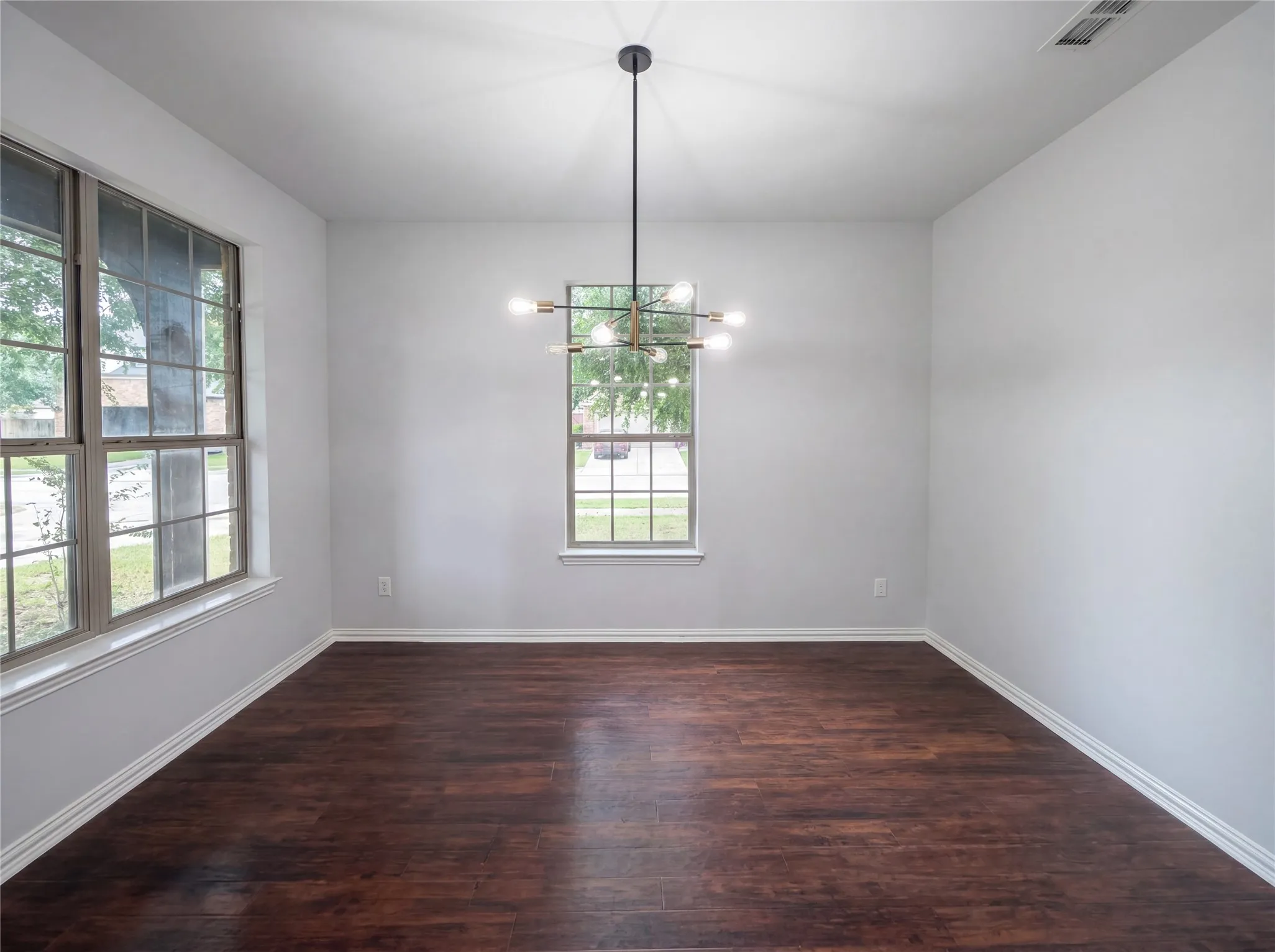 Single Family Residence For Sale in Denton County , 1501 Martin Creek Drive, Little Elm, Texas 75068, 5 Bedroom, 3 Bathroom, 2 Garage spaces, 3,586 Sqft, built in 2013, mls#21265293, Real Estate Agent in Little Elm, Homes For Sale in Denton county, Homes For Sale in Little Elm, Realtor in Little Elm Texas, Real Estate Brokerage Independent Realty Texas, Luminita Cordes Realtor