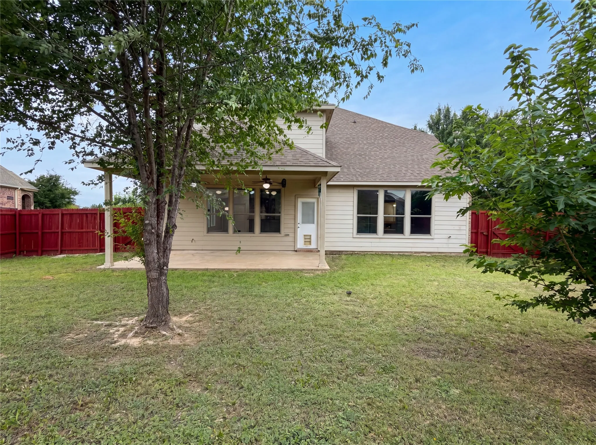 Single Family Residence For Sale in Denton County , 1501 Martin Creek Drive, Little Elm, Texas 75068, 5 Bedroom, 3 Bathroom, 2 Garage spaces, 3,586 Sqft, built in 2013, mls#21265293, Real Estate Agent in Little Elm, Homes For Sale in Denton county, Homes For Sale in Little Elm, Realtor in Little Elm Texas, Real Estate Brokerage Independent Realty Texas, Luminita Cordes Realtor