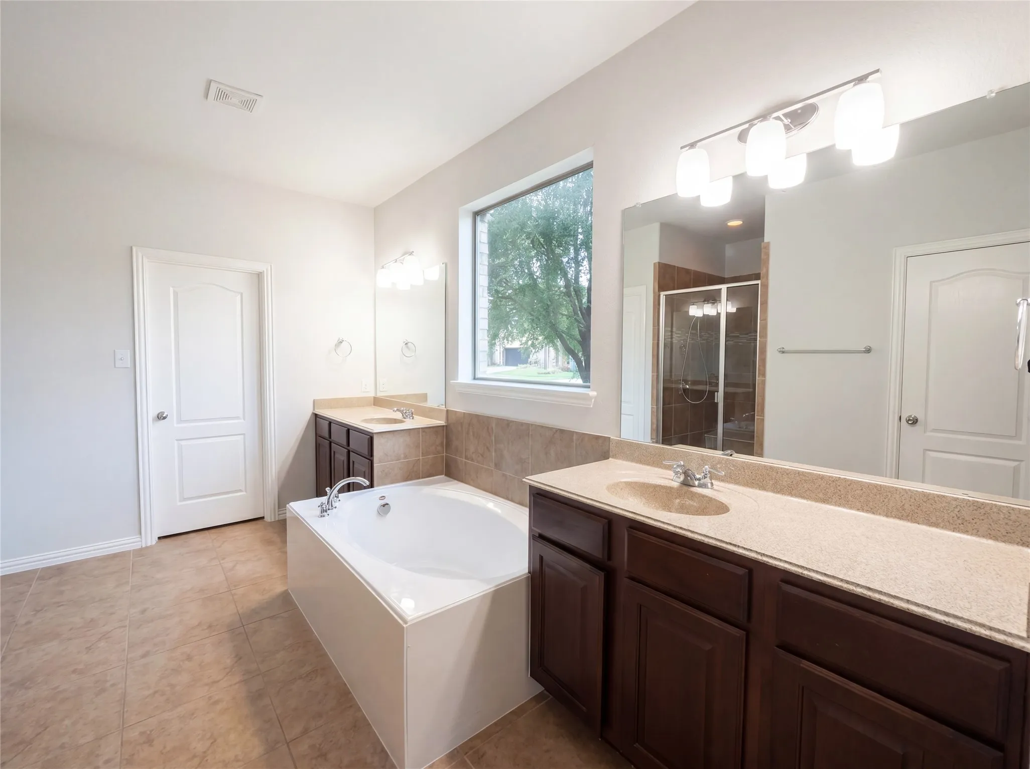 Single Family Residence For Sale in Denton County , 1501 Martin Creek Drive, Little Elm, Texas 75068, 5 Bedroom, 3 Bathroom, 2 Garage spaces, 3,586 Sqft, built in 2013, mls#21265293, Real Estate Agent in Little Elm, Homes For Sale in Denton county, Homes For Sale in Little Elm, Realtor in Little Elm Texas, Real Estate Brokerage Independent Realty Texas, Luminita Cordes Realtor