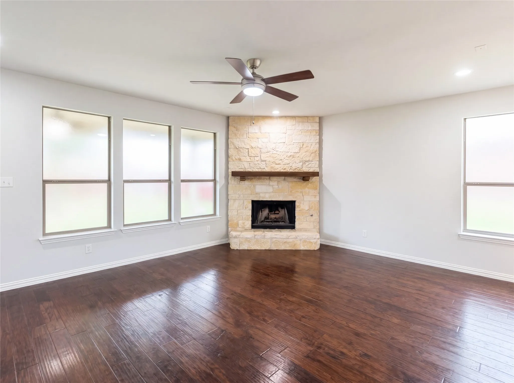 Single Family Residence For Sale in Denton County , 1501 Martin Creek Drive, Little Elm, Texas 75068, 5 Bedroom, 3 Bathroom, 2 Garage spaces, 3,586 Sqft, built in 2013, mls#21265293, Real Estate Agent in Little Elm, Homes For Sale in Denton county, Homes For Sale in Little Elm, Realtor in Little Elm Texas, Real Estate Brokerage Independent Realty Texas, Luminita Cordes Realtor