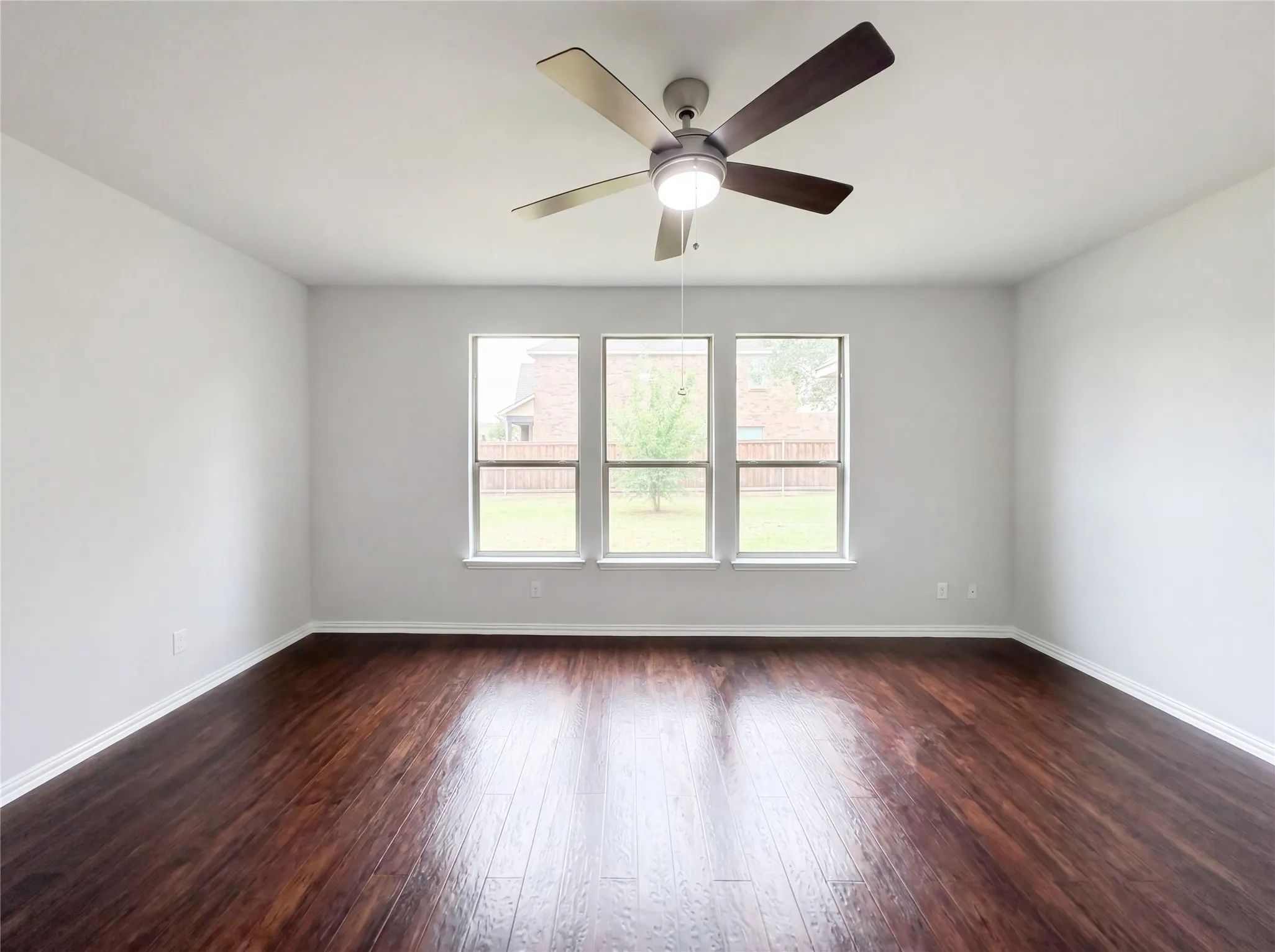 Single Family Residence For Sale in Denton County , 1501 Martin Creek Drive, Little Elm, Texas 75068, 5 Bedroom, 3 Bathroom, 2 Garage spaces, 3,586 Sqft, built in 2013, mls#21265293, Real Estate Agent in Little Elm, Homes For Sale in Denton county, Homes For Sale in Little Elm, Realtor in Little Elm Texas, Real Estate Brokerage Independent Realty Texas, Luminita Cordes Realtor