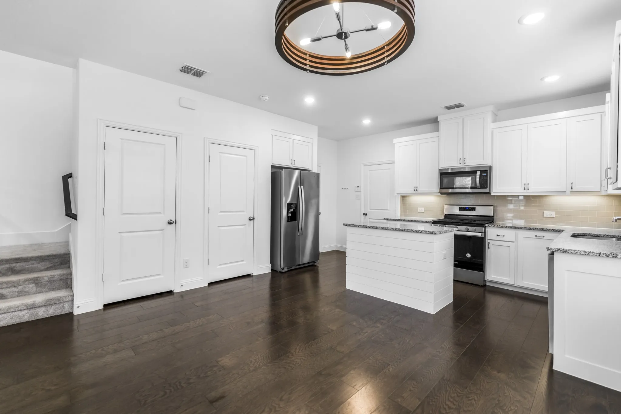 Townhouse For Sale in Tarrant County , 4611 Smokey Quartz Lane, Arlington, Texas 76005, 3 Bedroom, 3 Bathroom, 2 Garage spaces, 2,058 Sqft, built in 2020, mls#21265231, Real Estate Agent in Arlington, Homes For Sale in Tarrant county, Homes For Sale in Arlington, Realtor in Arlington Texas, Real Estate Brokerage Independent Realty Texas, Luminita Cordes Realtor