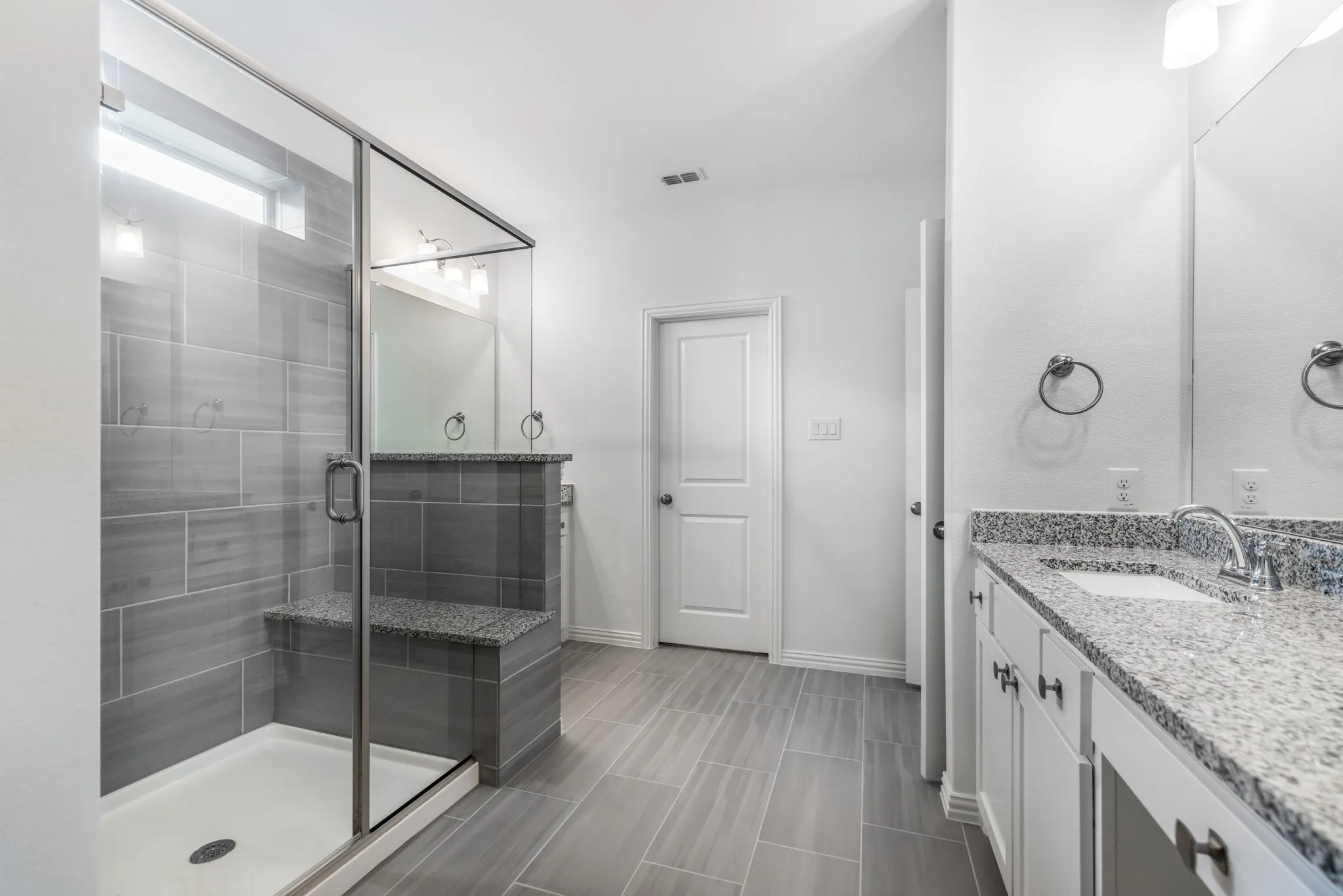 Townhouse For Sale in Tarrant County , 4611 Smokey Quartz Lane, Arlington, Texas 76005, 3 Bedroom, 3 Bathroom, 2 Garage spaces, 2,058 Sqft, built in 2020, mls#21265231, Real Estate Agent in Arlington, Homes For Sale in Tarrant county, Homes For Sale in Arlington, Realtor in Arlington Texas, Real Estate Brokerage Independent Realty Texas, Luminita Cordes Realtor