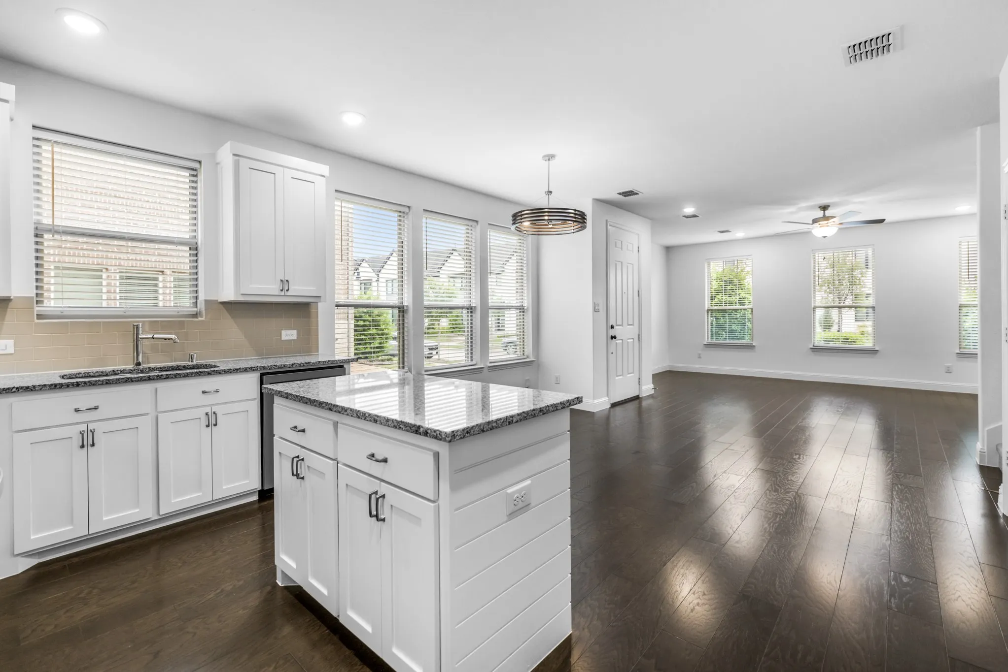 Townhouse For Sale in Tarrant County , 4611 Smokey Quartz Lane, Arlington, Texas 76005, 3 Bedroom, 3 Bathroom, 2 Garage spaces, 2,058 Sqft, built in 2020, mls#21265231, Real Estate Agent in Arlington, Homes For Sale in Tarrant county, Homes For Sale in Arlington, Realtor in Arlington Texas, Real Estate Brokerage Independent Realty Texas, Luminita Cordes Realtor