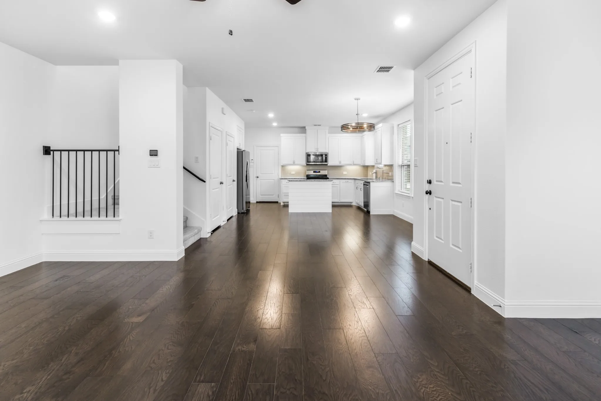 Townhouse For Sale in Tarrant County , 4611 Smokey Quartz Lane, Arlington, Texas 76005, 3 Bedroom, 3 Bathroom, 2 Garage spaces, 2,058 Sqft, built in 2020, mls#21265231, Real Estate Agent in Arlington, Homes For Sale in Tarrant county, Homes For Sale in Arlington, Realtor in Arlington Texas, Real Estate Brokerage Independent Realty Texas, Luminita Cordes Realtor
