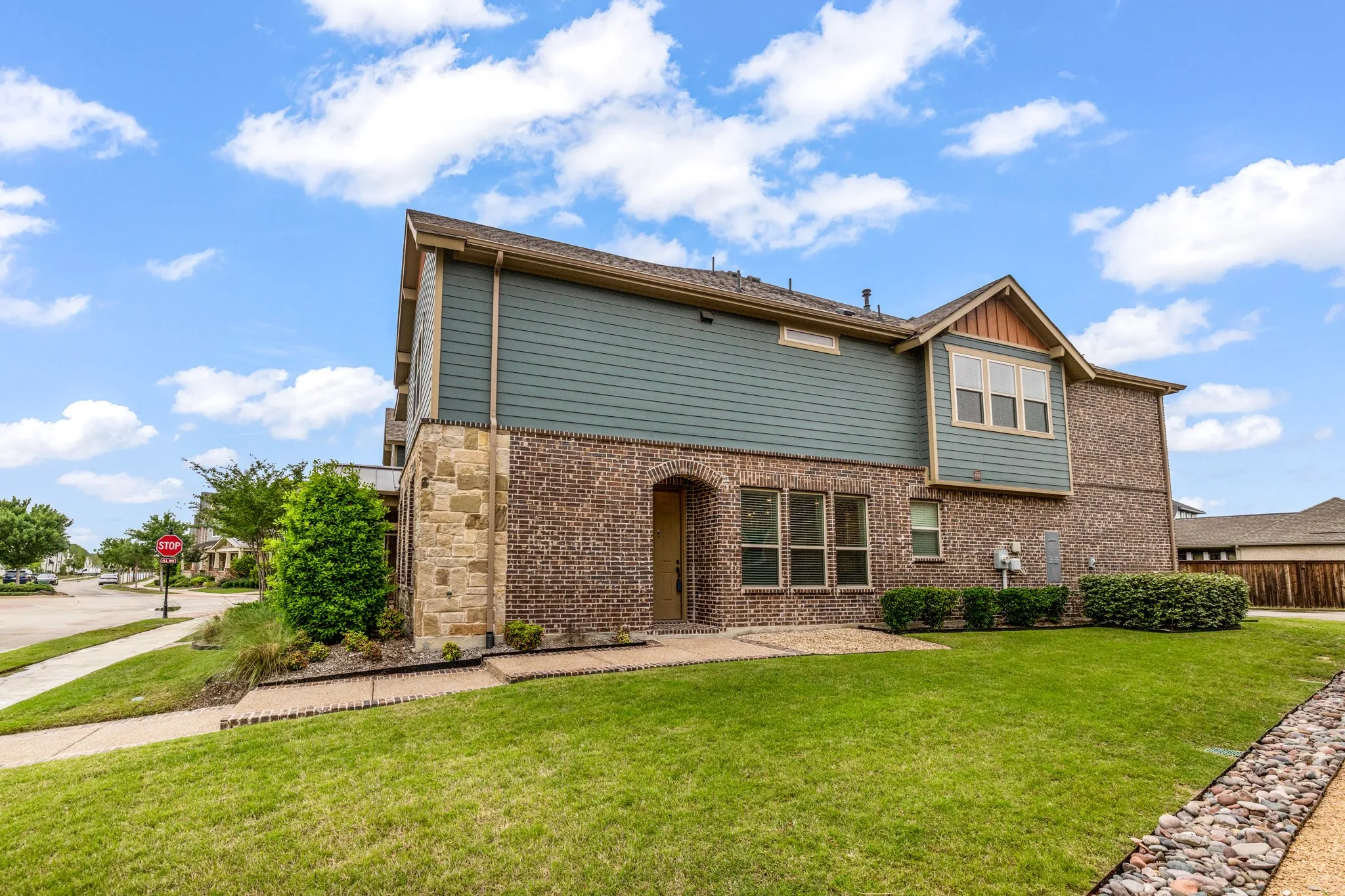 Townhouse For Sale in Tarrant County , 4611 Smokey Quartz Lane, Arlington, Texas 76005, 3 Bedroom, 3 Bathroom, 2 Garage spaces, 2,058 Sqft, built in 2020, mls#21265231, Real Estate Agent in Arlington, Homes For Sale in Tarrant county, Homes For Sale in Arlington, Realtor in Arlington Texas, Real Estate Brokerage Independent Realty Texas, Luminita Cordes Realtor