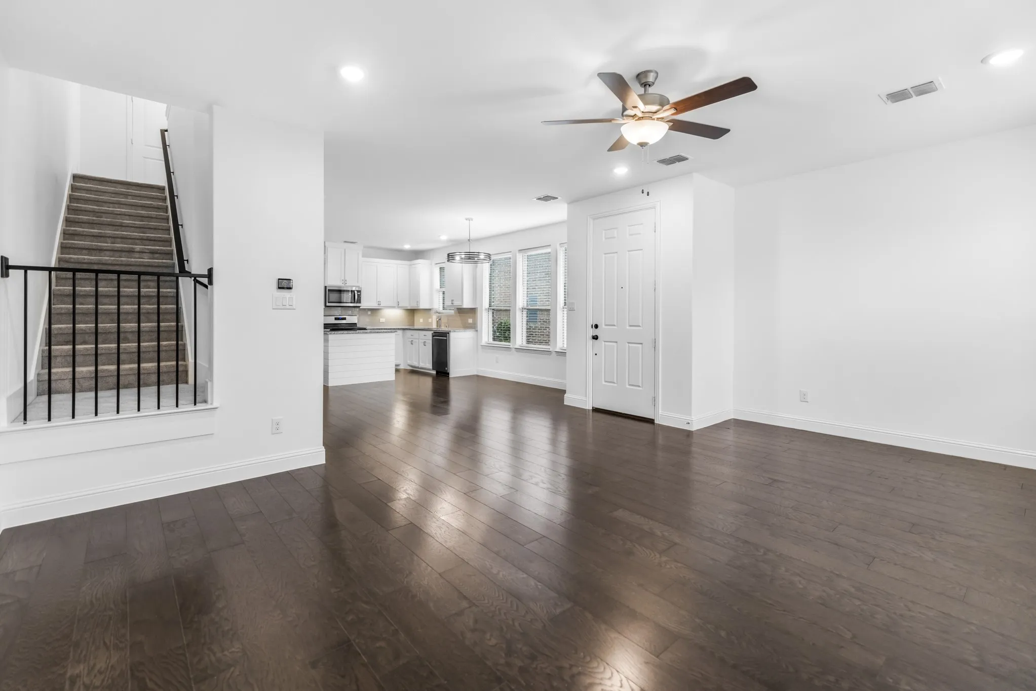 Townhouse For Sale in Tarrant County , 4611 Smokey Quartz Lane, Arlington, Texas 76005, 3 Bedroom, 3 Bathroom, 2 Garage spaces, 2,058 Sqft, built in 2020, mls#21265231, Real Estate Agent in Arlington, Homes For Sale in Tarrant county, Homes For Sale in Arlington, Realtor in Arlington Texas, Real Estate Brokerage Independent Realty Texas, Luminita Cordes Realtor