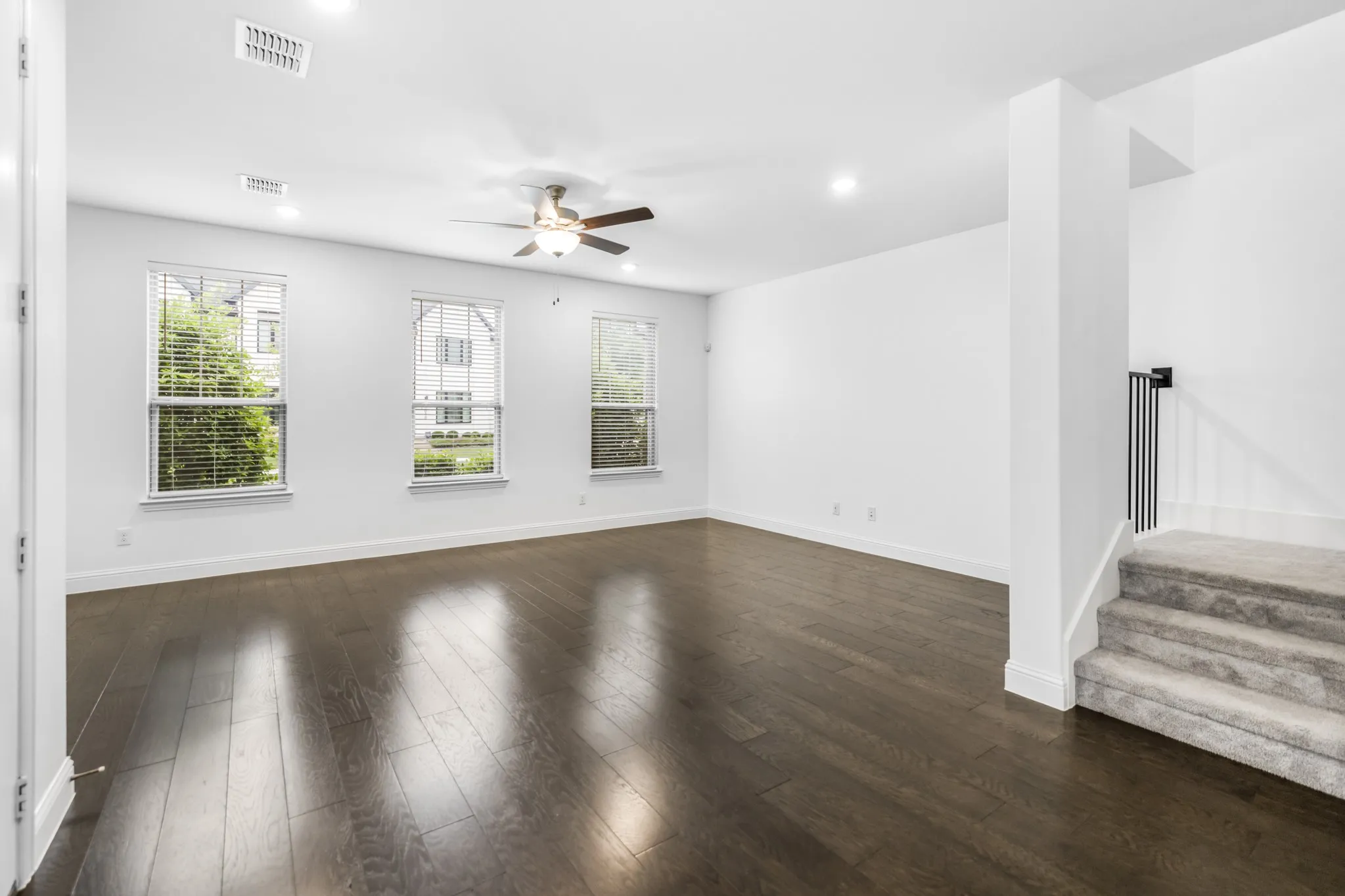 Townhouse For Sale in Tarrant County , 4611 Smokey Quartz Lane, Arlington, Texas 76005, 3 Bedroom, 3 Bathroom, 2 Garage spaces, 2,058 Sqft, built in 2020, mls#21265231, Real Estate Agent in Arlington, Homes For Sale in Tarrant county, Homes For Sale in Arlington, Realtor in Arlington Texas, Real Estate Brokerage Independent Realty Texas, Luminita Cordes Realtor