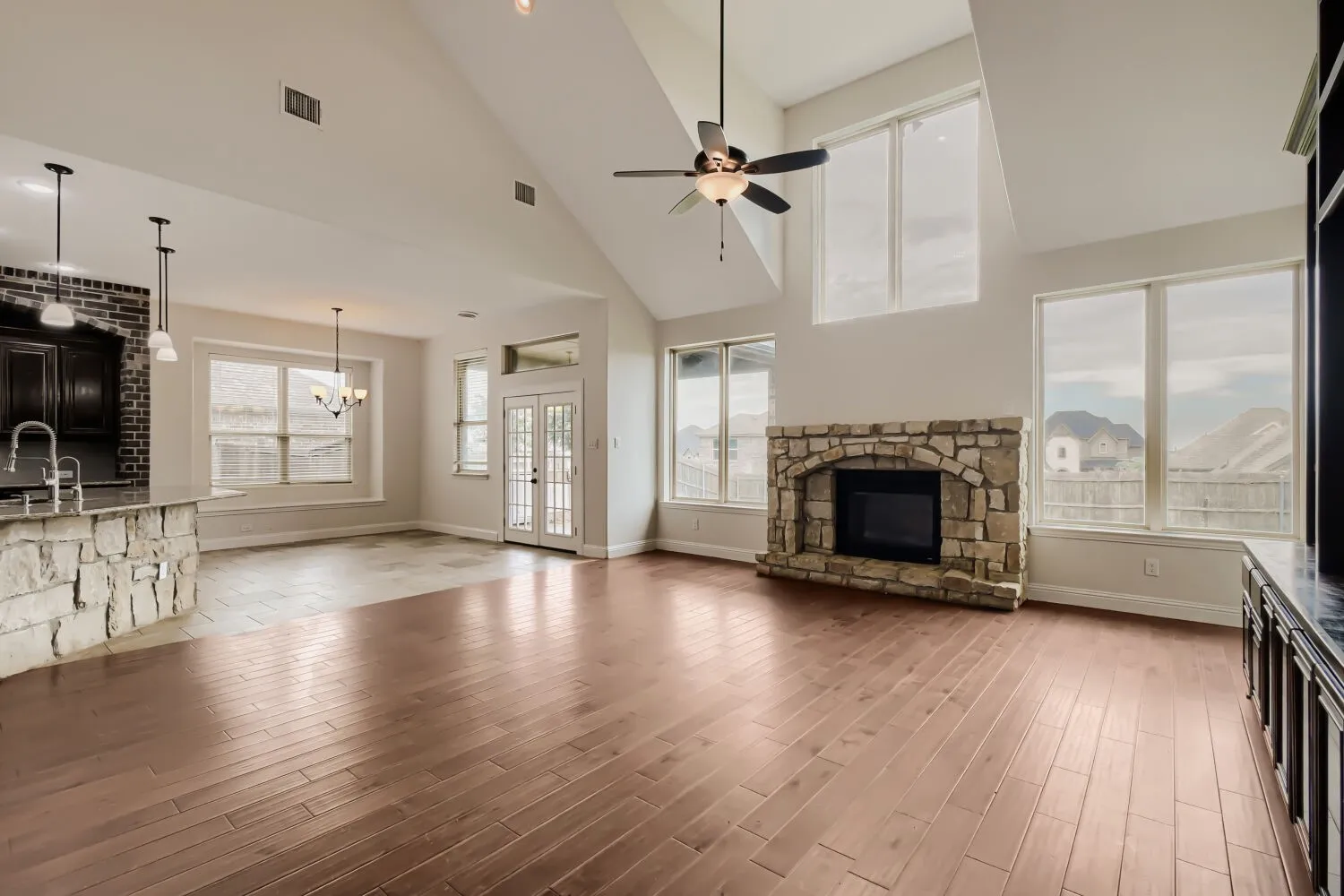 Single Family Residence For Sale in Johnson County , 138 Fairweather Drive, Burleson, Texas 76028, 5 Bedroom, 4 Bathroom, 2 Garage spaces, 3,731 Sqft, built in 2016, mls#21227821, Real Estate Agent in Burleson, Homes For Sale in Johnson county, Homes For Sale in Burleson, Realtor in Burleson Texas, Real Estate Brokerage Independent Realty Texas, Luminita Cordes Realtor