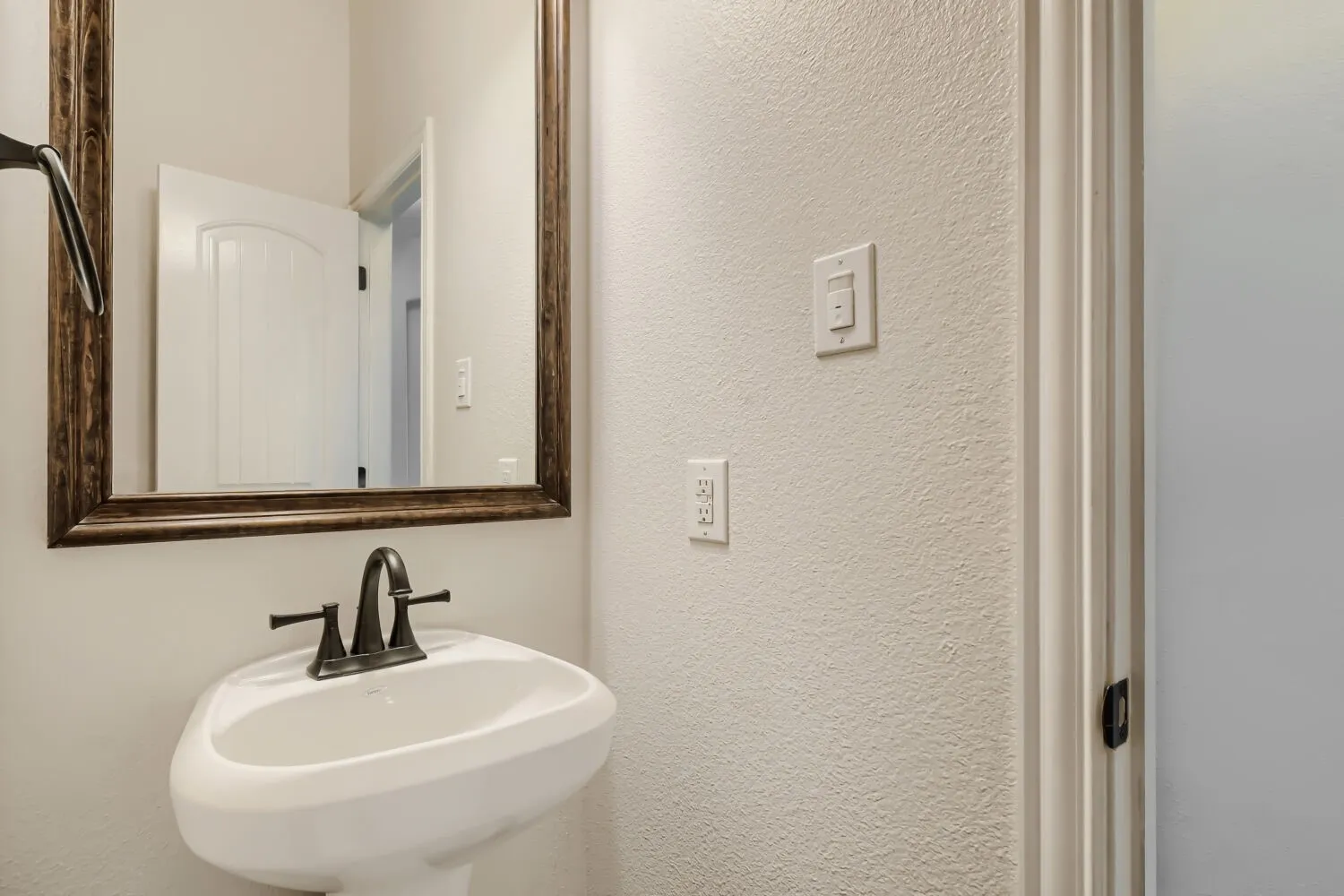 Single Family Residence For Sale in Johnson County , 138 Fairweather Drive, Burleson, Texas 76028, 5 Bedroom, 4 Bathroom, 2 Garage spaces, 3,731 Sqft, built in 2016, mls#21227821, Real Estate Agent in Burleson, Homes For Sale in Johnson county, Homes For Sale in Burleson, Realtor in Burleson Texas, Real Estate Brokerage Independent Realty Texas, Luminita Cordes Realtor