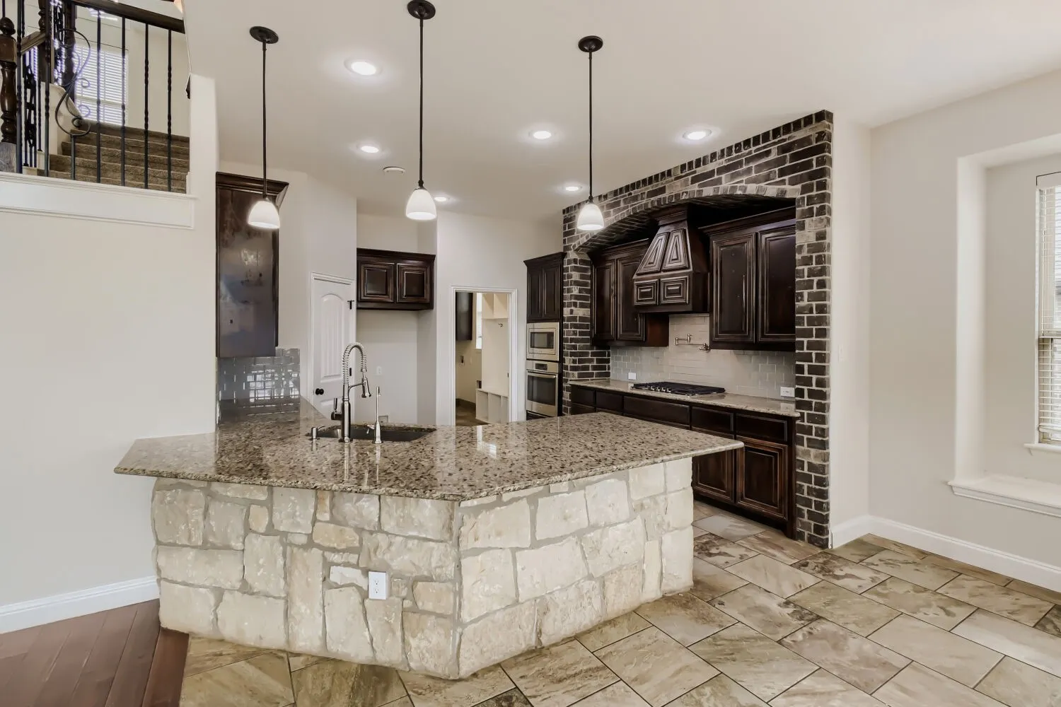 Single Family Residence For Sale in Johnson County , 138 Fairweather Drive, Burleson, Texas 76028, 5 Bedroom, 4 Bathroom, 2 Garage spaces, 3,731 Sqft, built in 2016, mls#21227821, Real Estate Agent in Burleson, Homes For Sale in Johnson county, Homes For Sale in Burleson, Realtor in Burleson Texas, Real Estate Brokerage Independent Realty Texas, Luminita Cordes Realtor