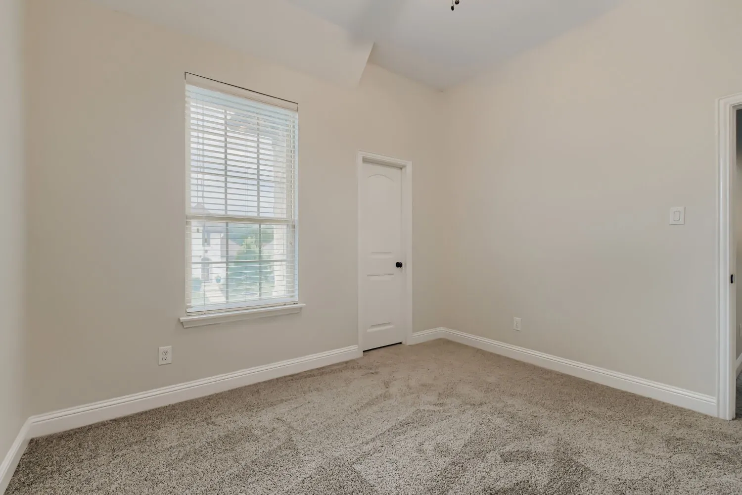Single Family Residence For Sale in Johnson County , 138 Fairweather Drive, Burleson, Texas 76028, 5 Bedroom, 4 Bathroom, 2 Garage spaces, 3,731 Sqft, built in 2016, mls#21227821, Real Estate Agent in Burleson, Homes For Sale in Johnson county, Homes For Sale in Burleson, Realtor in Burleson Texas, Real Estate Brokerage Independent Realty Texas, Luminita Cordes Realtor