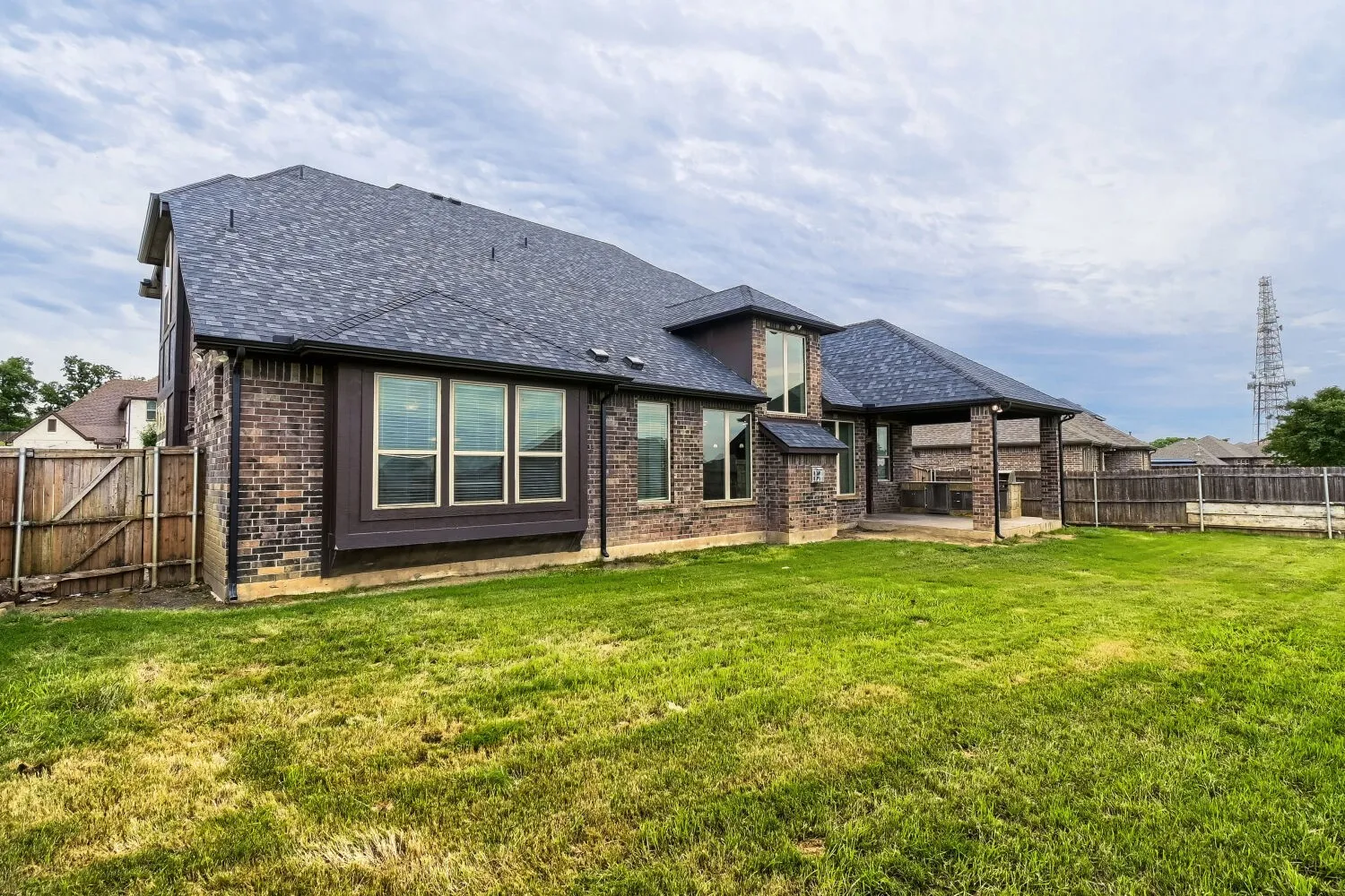 Single Family Residence For Sale in Johnson County , 138 Fairweather Drive, Burleson, Texas 76028, 5 Bedroom, 4 Bathroom, 2 Garage spaces, 3,731 Sqft, built in 2016, mls#21227821, Real Estate Agent in Burleson, Homes For Sale in Johnson county, Homes For Sale in Burleson, Realtor in Burleson Texas, Real Estate Brokerage Independent Realty Texas, Luminita Cordes Realtor