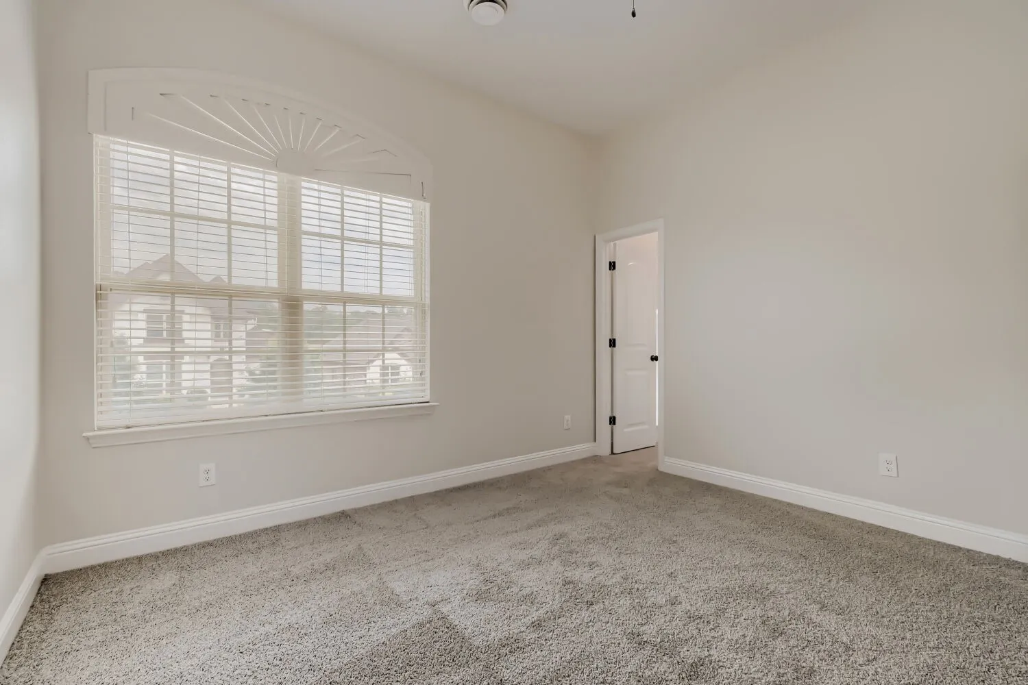 Single Family Residence For Sale in Johnson County , 138 Fairweather Drive, Burleson, Texas 76028, 5 Bedroom, 4 Bathroom, 2 Garage spaces, 3,731 Sqft, built in 2016, mls#21227821, Real Estate Agent in Burleson, Homes For Sale in Johnson county, Homes For Sale in Burleson, Realtor in Burleson Texas, Real Estate Brokerage Independent Realty Texas, Luminita Cordes Realtor