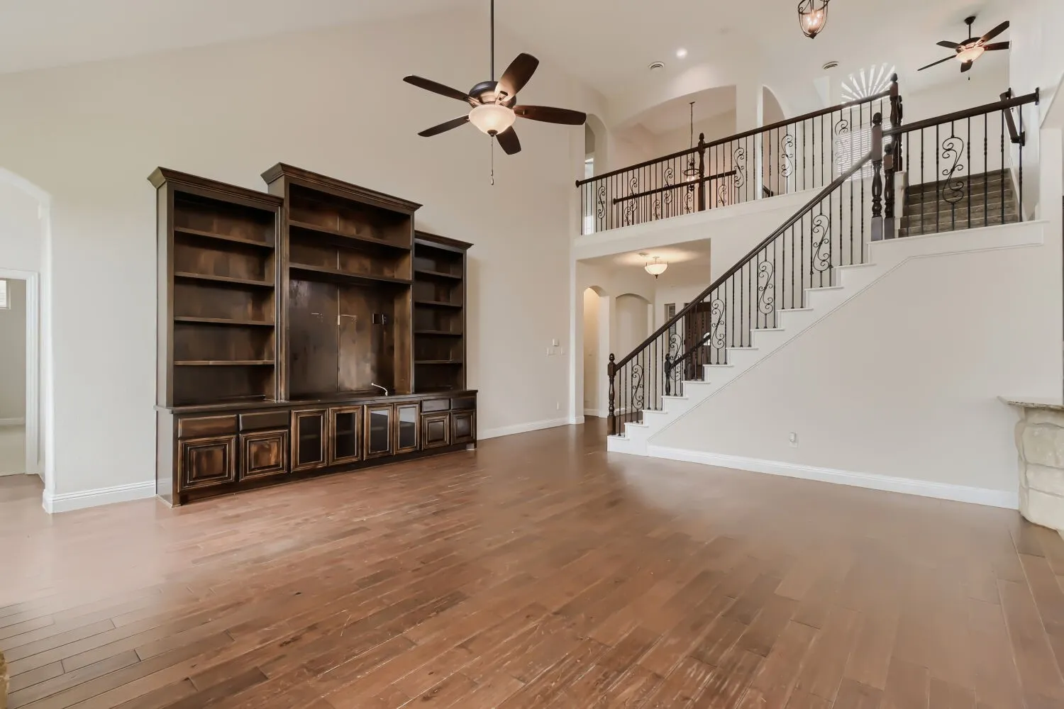Single Family Residence For Sale in Johnson County , 138 Fairweather Drive, Burleson, Texas 76028, 5 Bedroom, 4 Bathroom, 2 Garage spaces, 3,731 Sqft, built in 2016, mls#21227821, Real Estate Agent in Burleson, Homes For Sale in Johnson county, Homes For Sale in Burleson, Realtor in Burleson Texas, Real Estate Brokerage Independent Realty Texas, Luminita Cordes Realtor