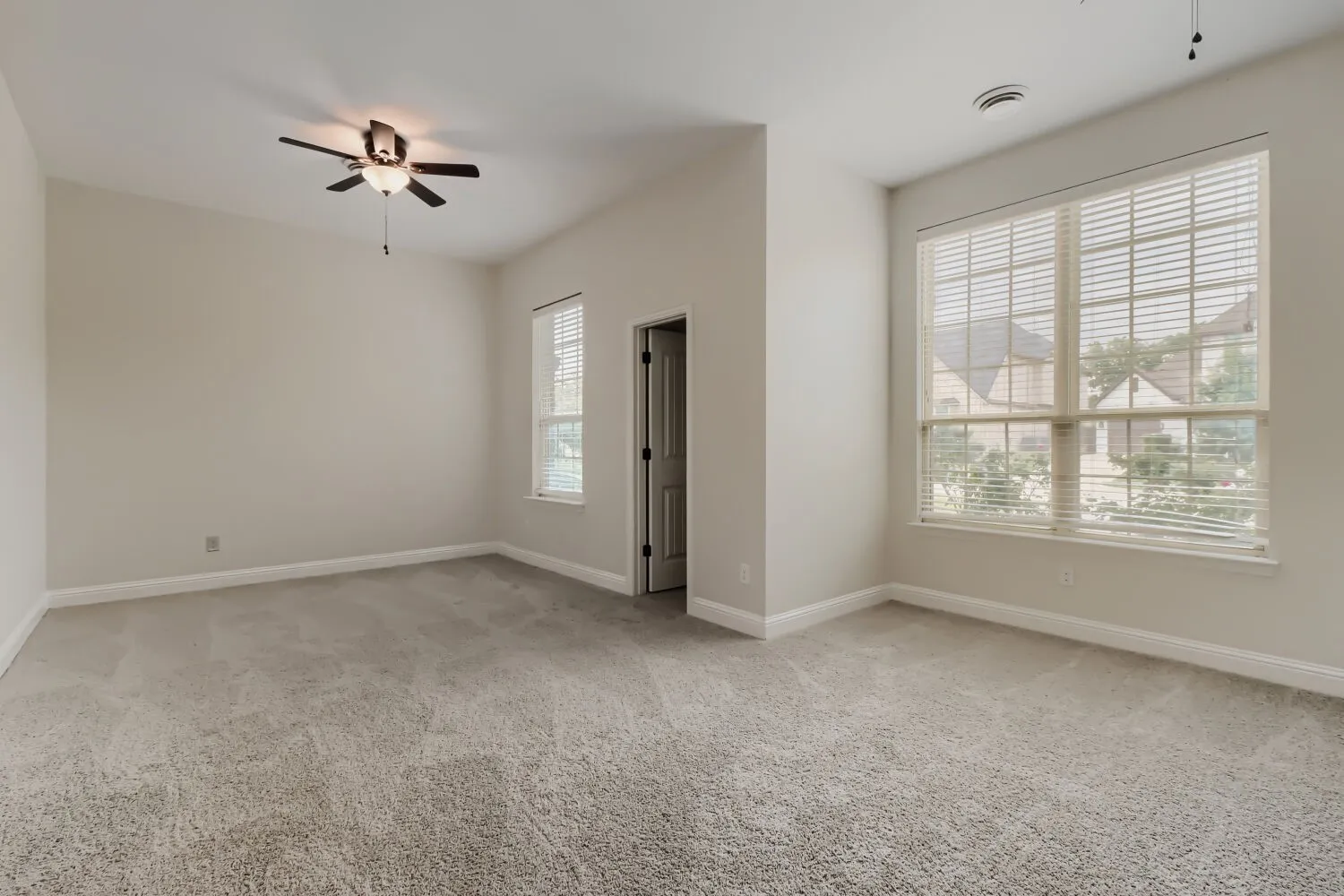 Single Family Residence For Sale in Johnson County , 138 Fairweather Drive, Burleson, Texas 76028, 5 Bedroom, 4 Bathroom, 2 Garage spaces, 3,731 Sqft, built in 2016, mls#21227821, Real Estate Agent in Burleson, Homes For Sale in Johnson county, Homes For Sale in Burleson, Realtor in Burleson Texas, Real Estate Brokerage Independent Realty Texas, Luminita Cordes Realtor