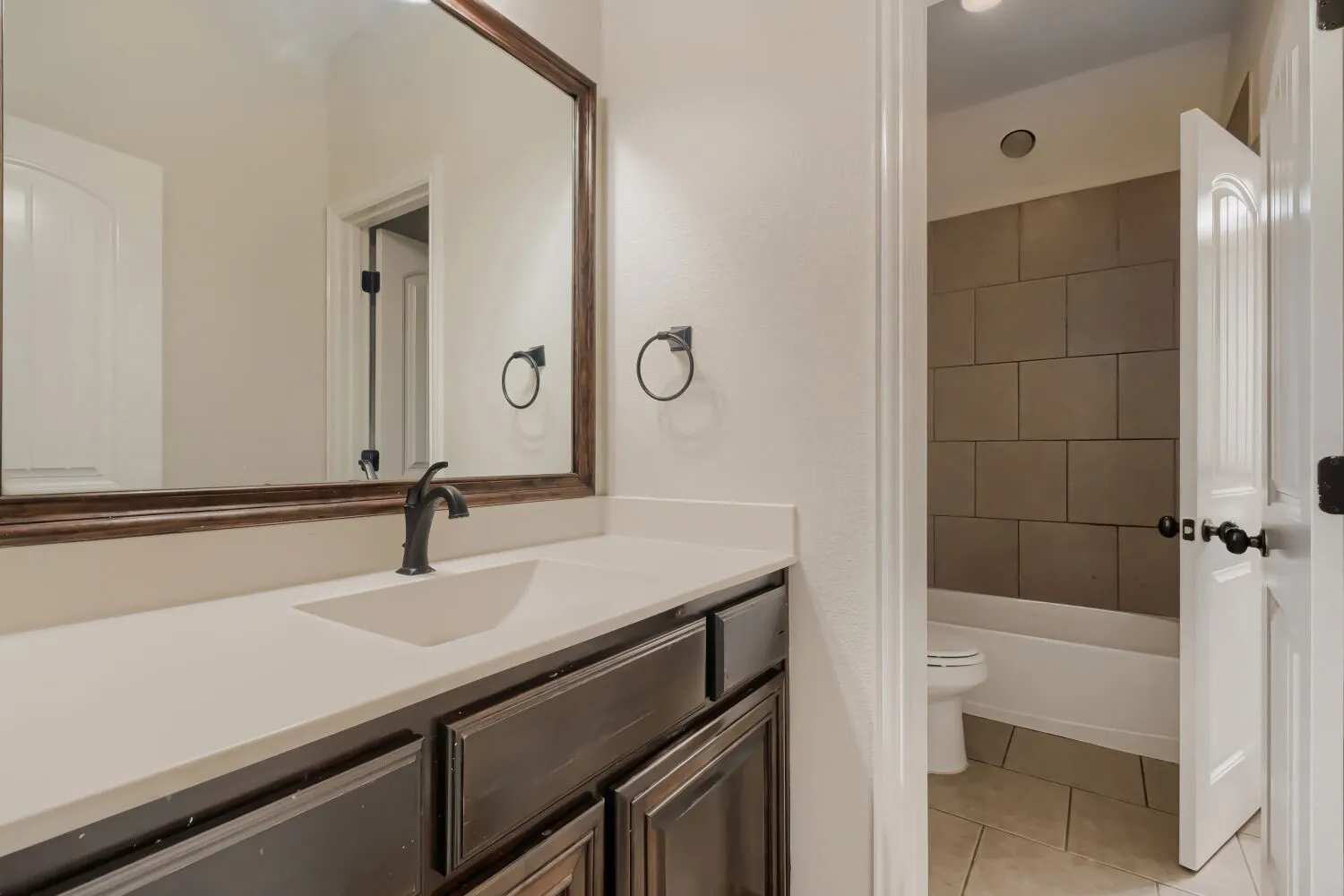 Single Family Residence For Sale in Johnson County , 138 Fairweather Drive, Burleson, Texas 76028, 5 Bedroom, 4 Bathroom, 2 Garage spaces, 3,731 Sqft, built in 2016, mls#21227821, Real Estate Agent in Burleson, Homes For Sale in Johnson county, Homes For Sale in Burleson, Realtor in Burleson Texas, Real Estate Brokerage Independent Realty Texas, Luminita Cordes Realtor