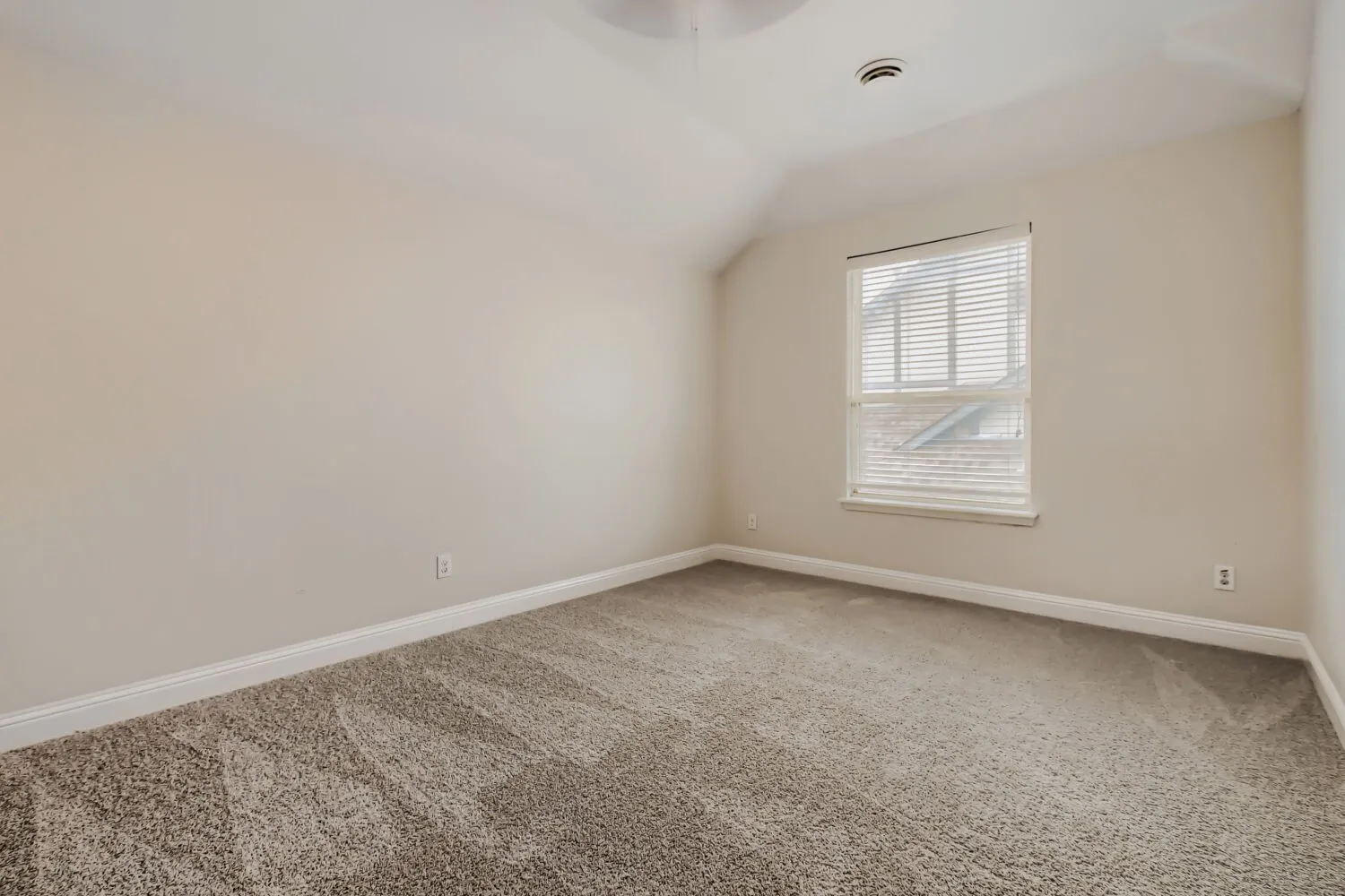 Single Family Residence For Sale in Johnson County , 138 Fairweather Drive, Burleson, Texas 76028, 5 Bedroom, 4 Bathroom, 2 Garage spaces, 3,731 Sqft, built in 2016, mls#21227821, Real Estate Agent in Burleson, Homes For Sale in Johnson county, Homes For Sale in Burleson, Realtor in Burleson Texas, Real Estate Brokerage Independent Realty Texas, Luminita Cordes Realtor