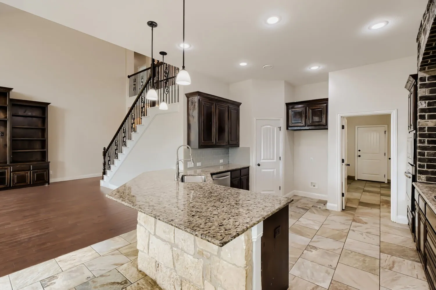 Single Family Residence For Sale in Johnson County , 138 Fairweather Drive, Burleson, Texas 76028, 5 Bedroom, 4 Bathroom, 2 Garage spaces, 3,731 Sqft, built in 2016, mls#21227821, Real Estate Agent in Burleson, Homes For Sale in Johnson county, Homes For Sale in Burleson, Realtor in Burleson Texas, Real Estate Brokerage Independent Realty Texas, Luminita Cordes Realtor